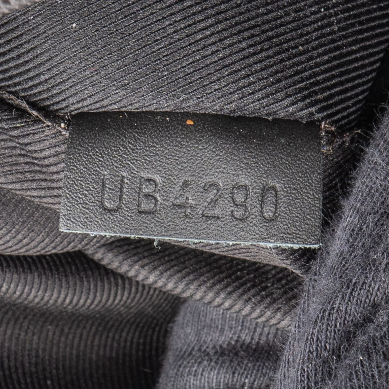 Louis Vuitton Monogram Shadow Leather Pochette Discovery Laptophülle