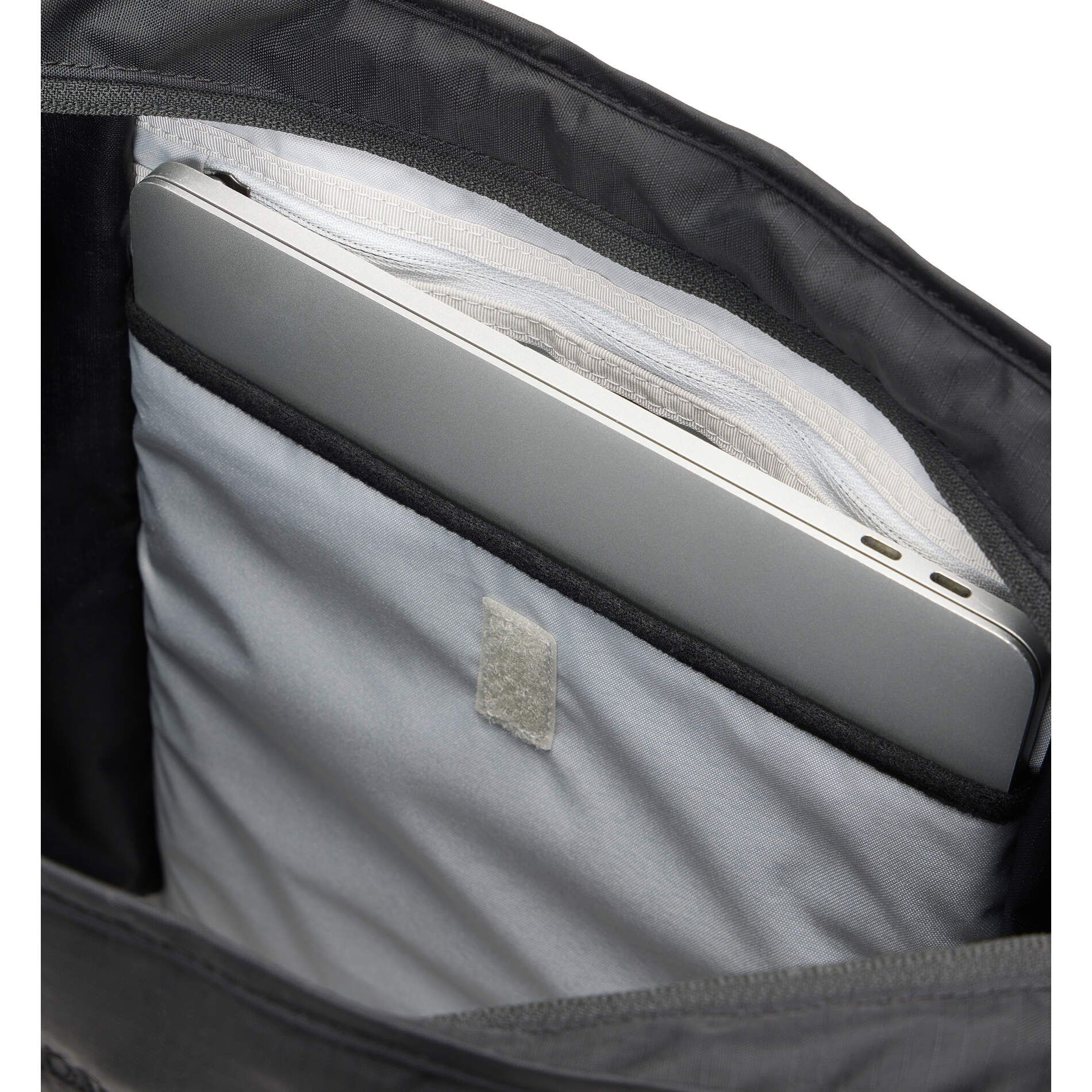 Tight Tote 25 – True Black/Magnetite