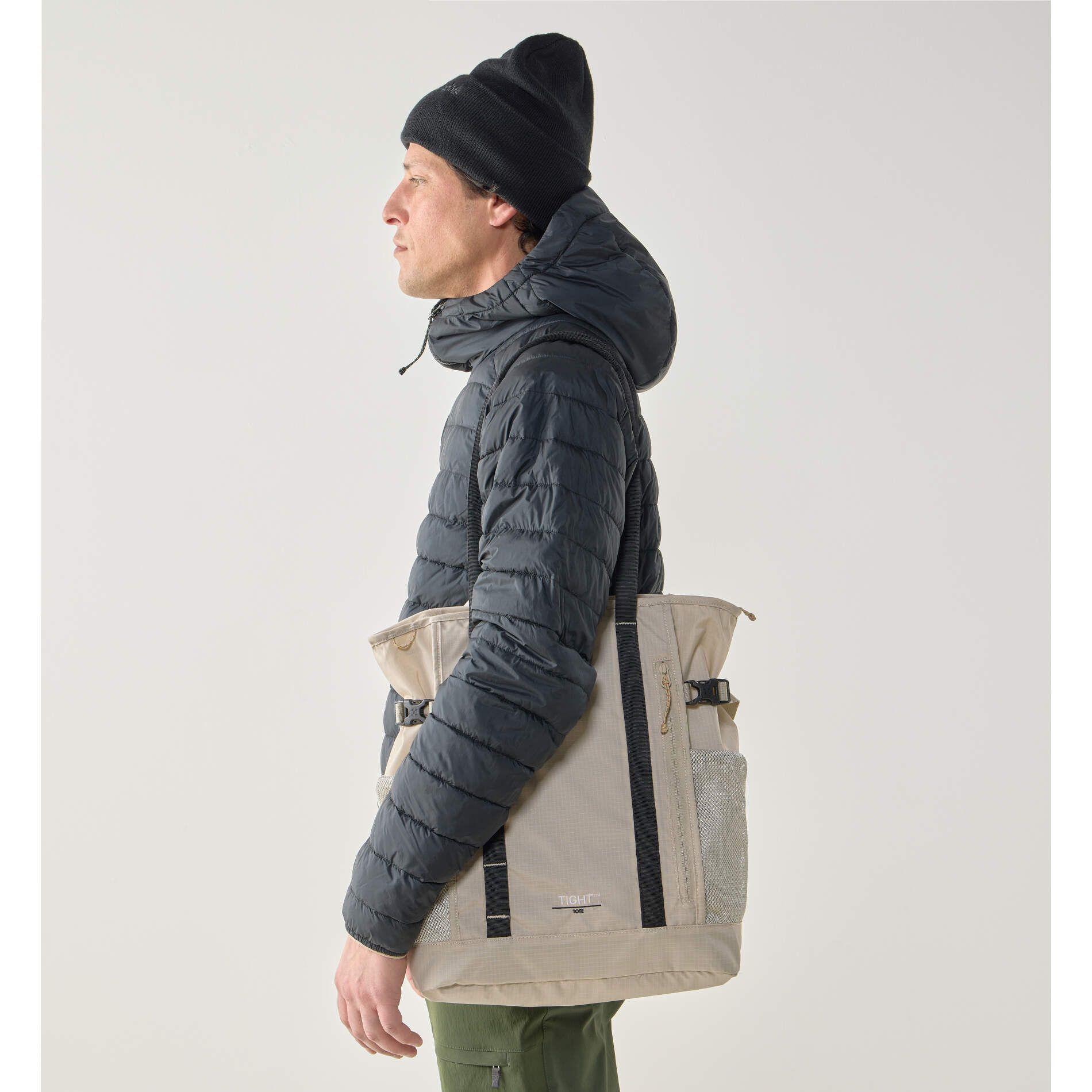 Tight Tote 25 – Chalk Beige/True Black