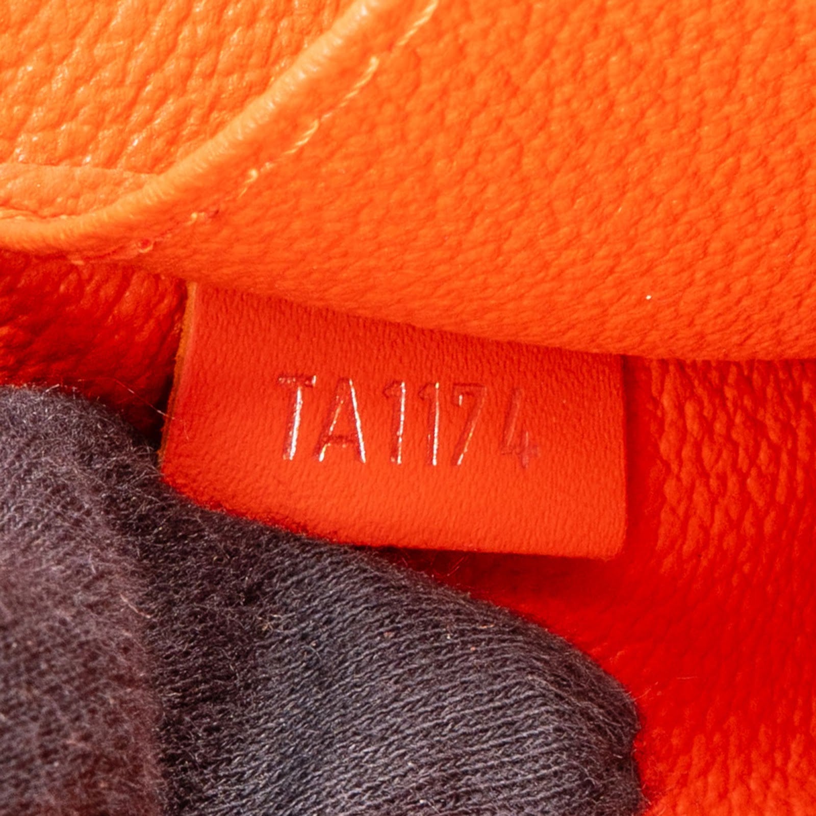Louis Vuitton Orange Epi Leather Kulturbeutel