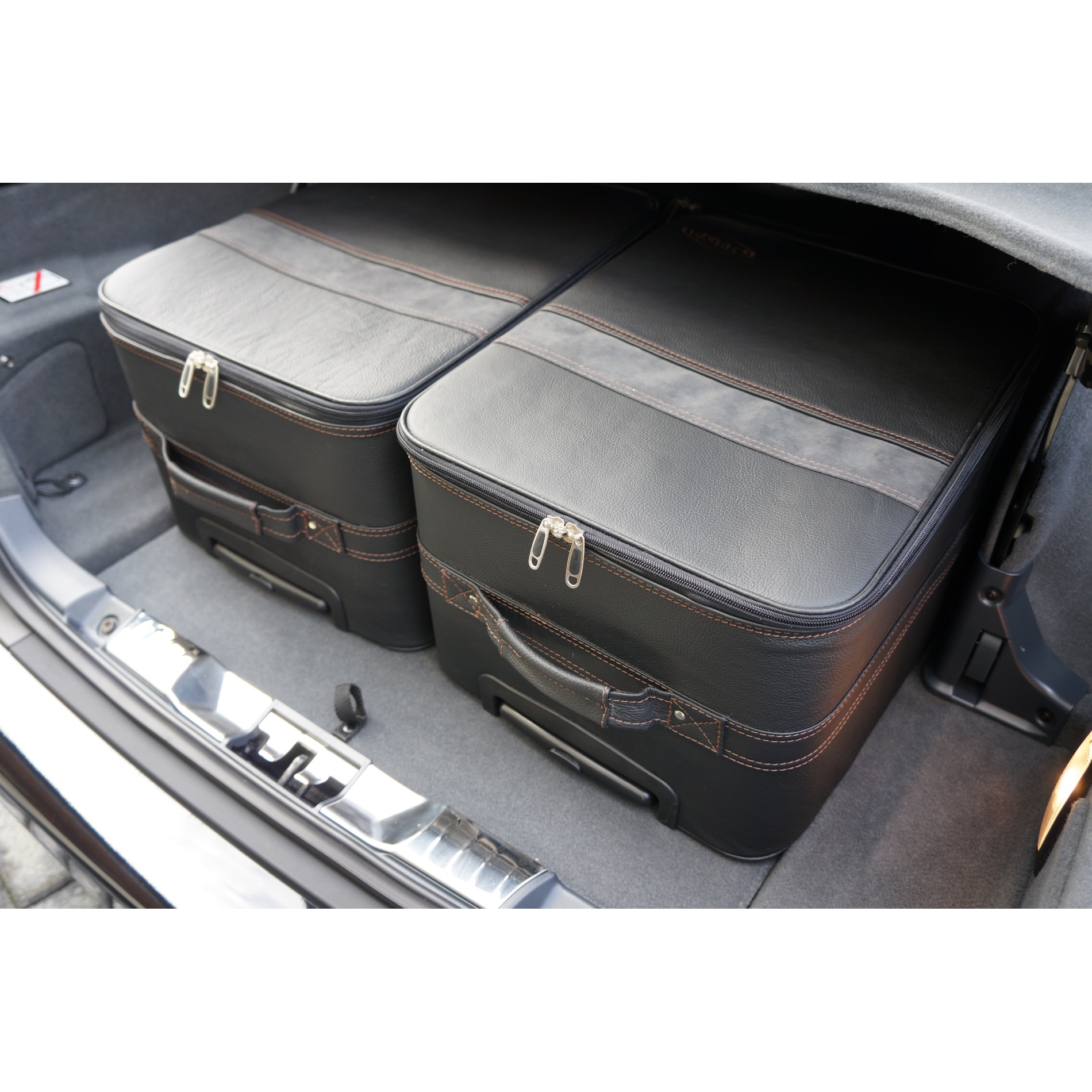 Lot de 3 valises, dont 2 à roulettes « Ferrari California », pour le coffre