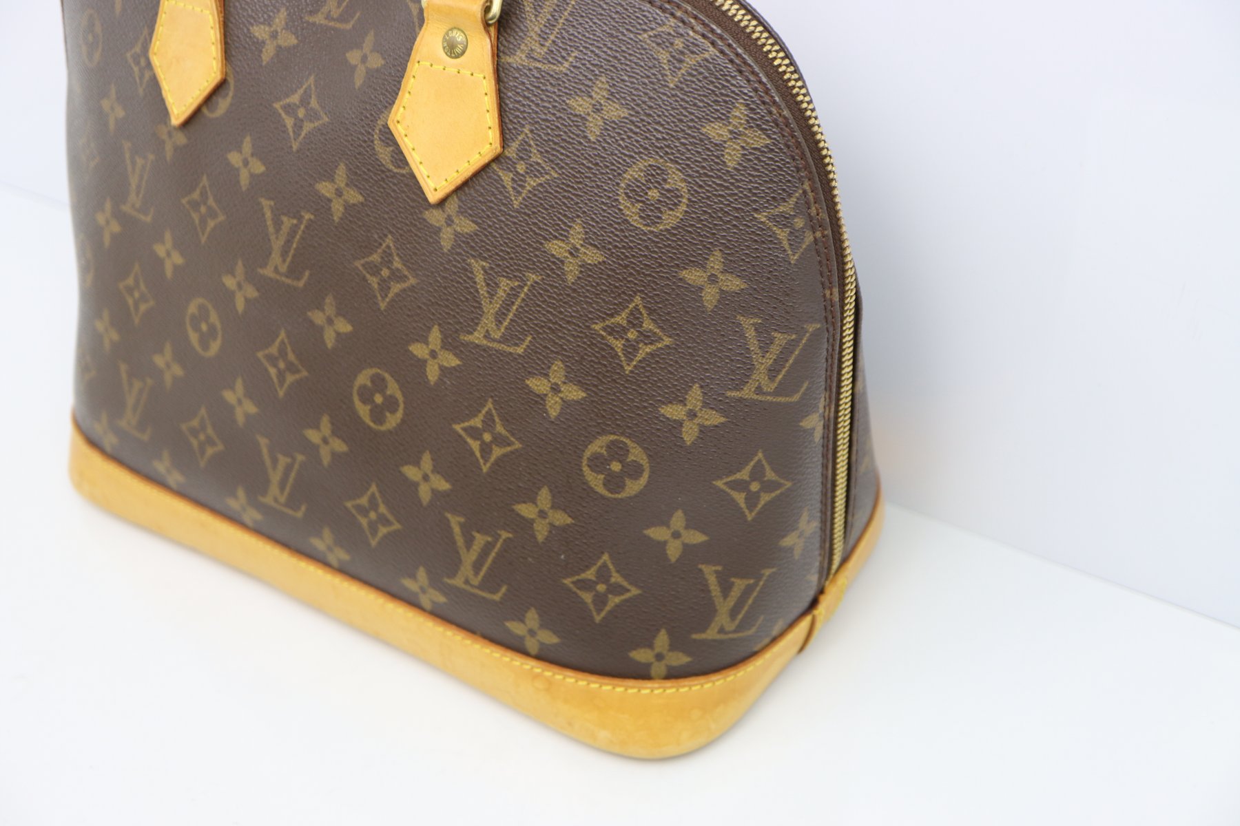 Louis Vuitton Canvas Monogram Alma Handbag