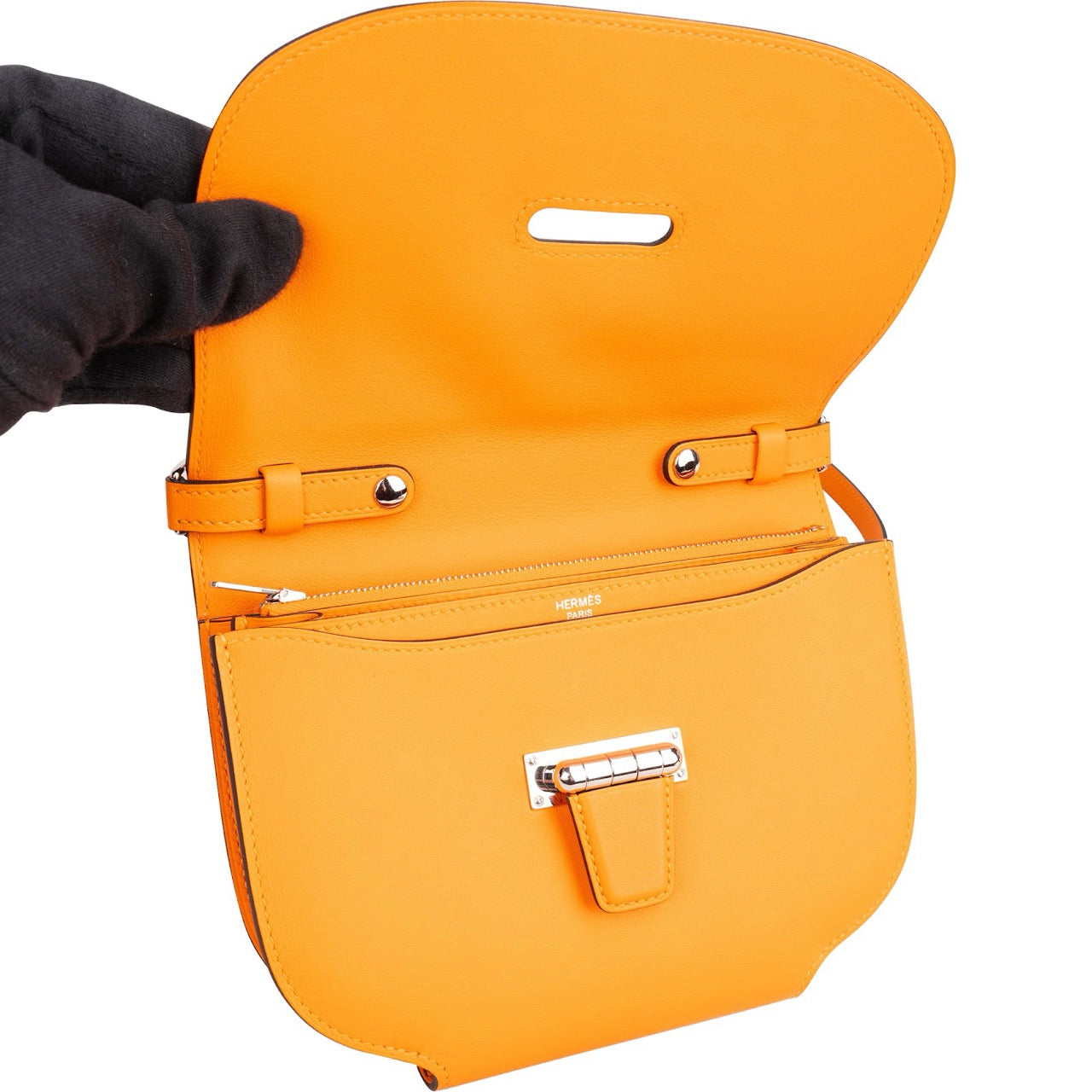 Hermès Swift Leather Convoyeur Crossbody Bag