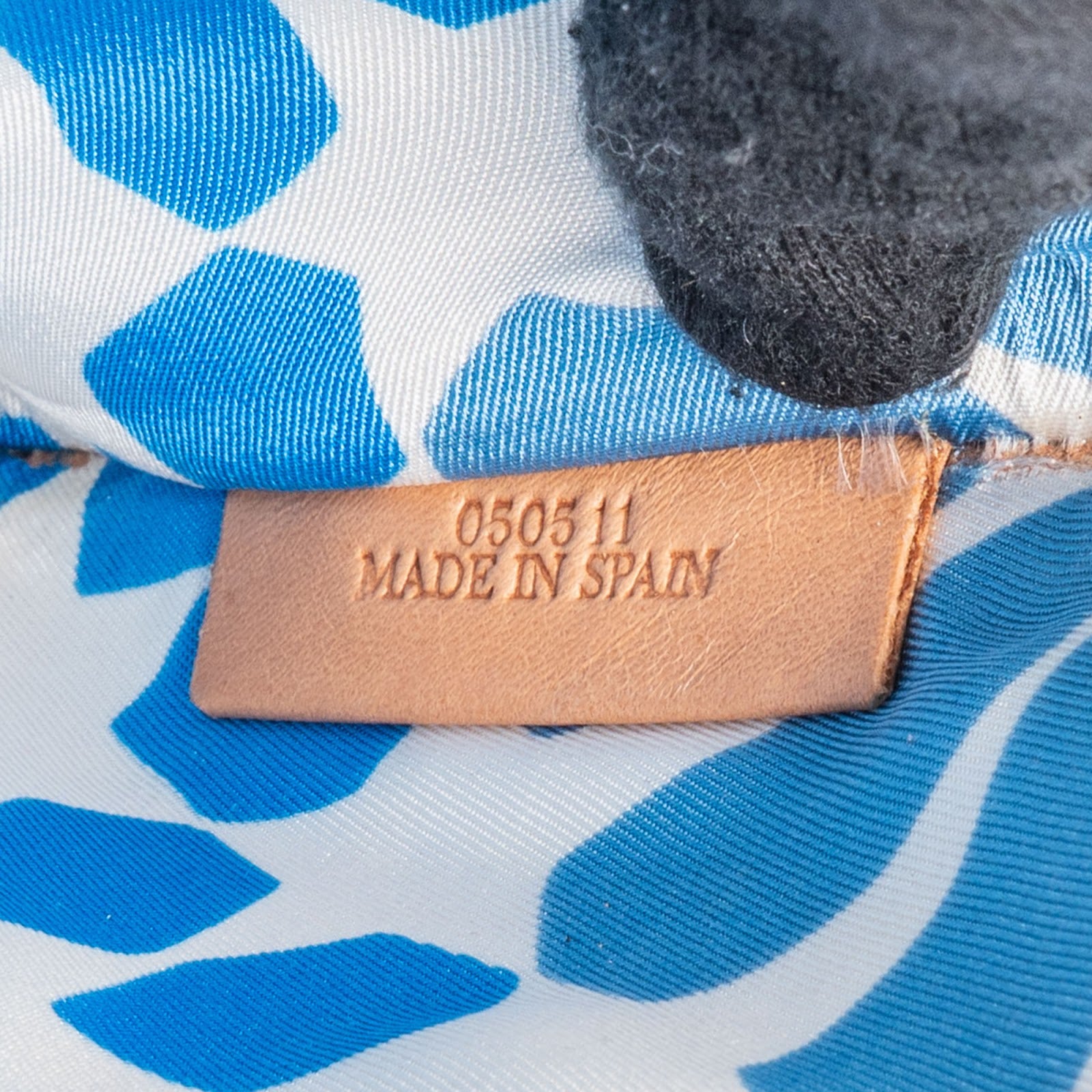 Loewe – skórzana torebka typu pochette z motywem anagramu – akcesoria