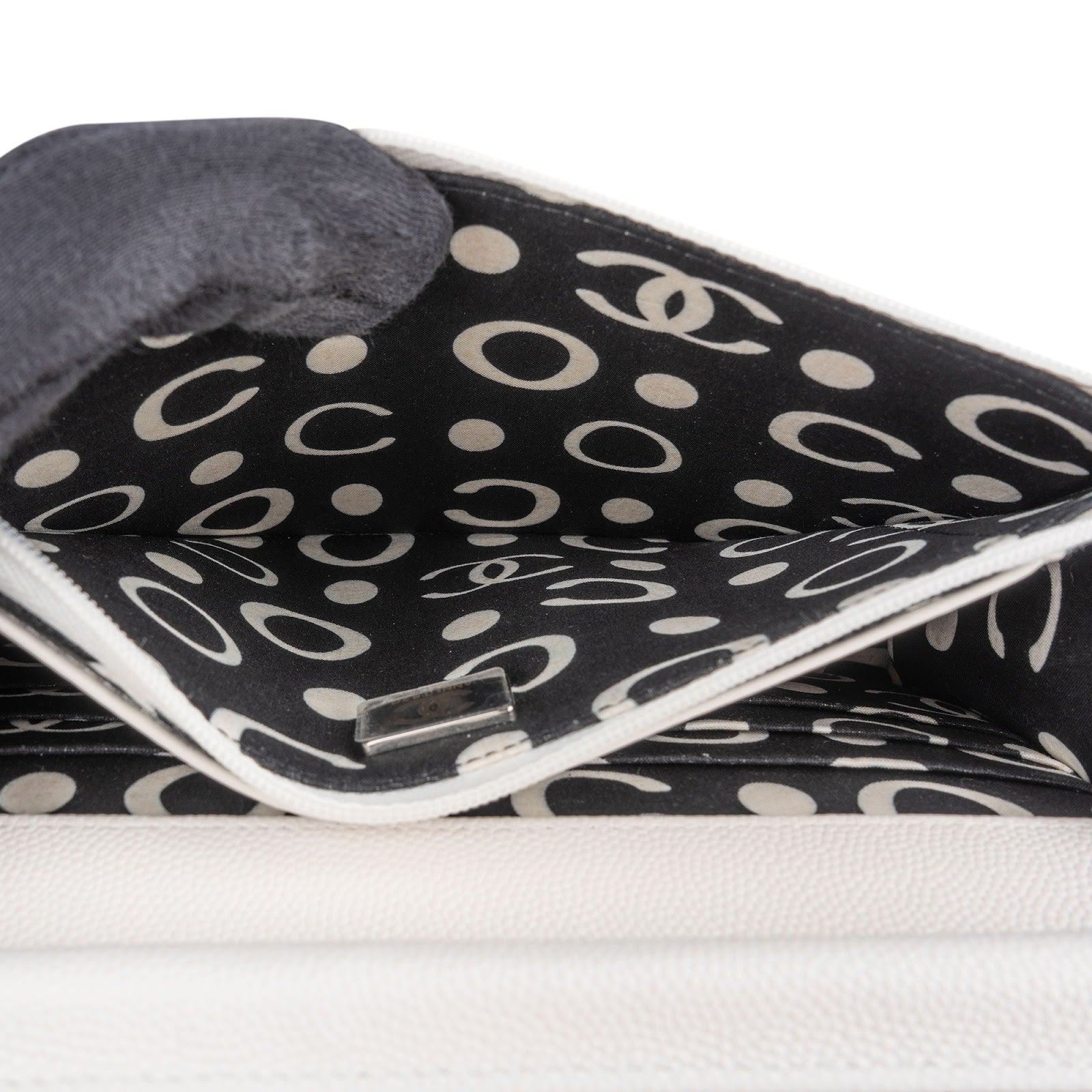 Chanel – Sac à bandoulière « Filigree Coco Wallet » avec chaîne