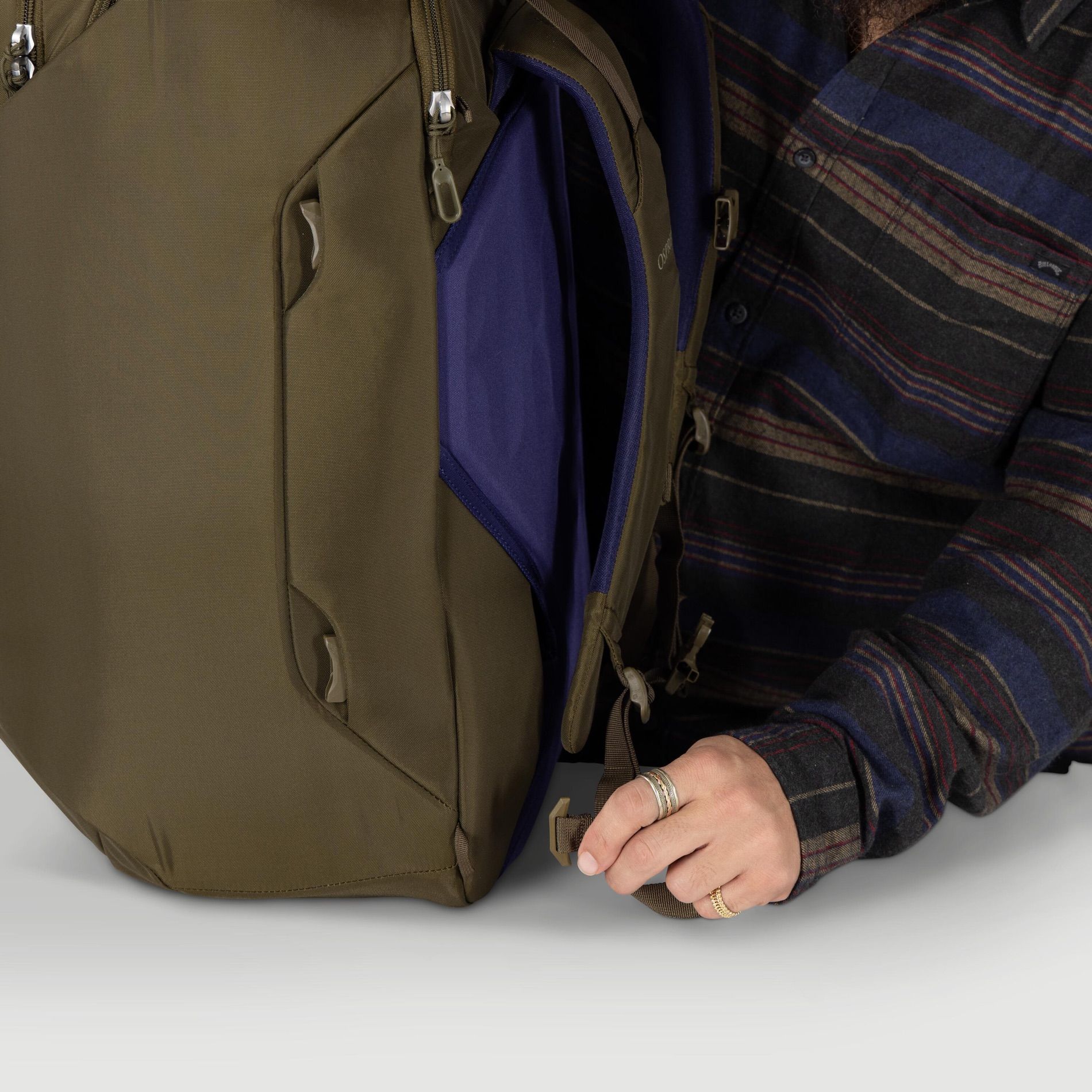 Sojourn Porter Travel Pack 46L - Moss Green