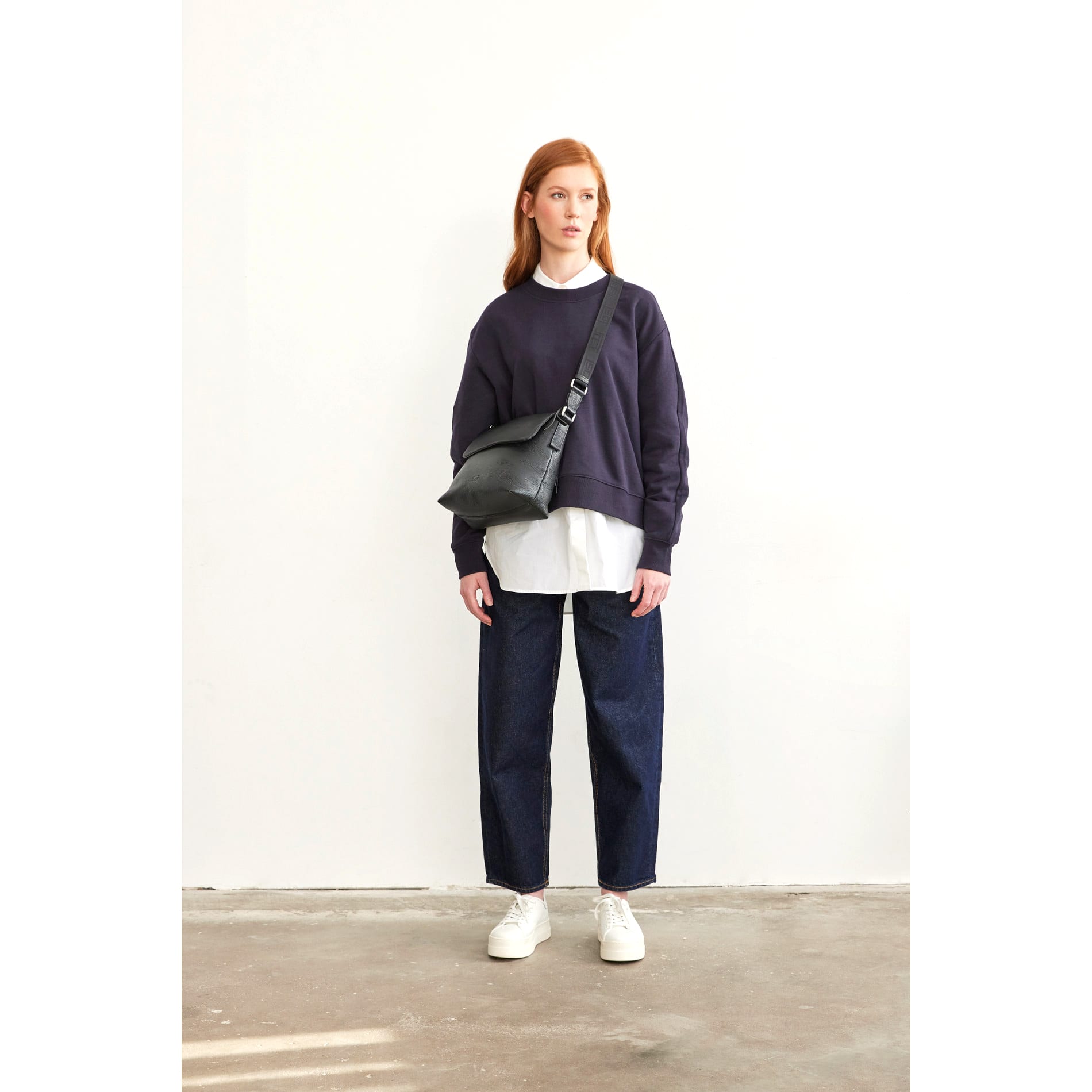 VIKA Umhängetasche mit Klappe - schwarz