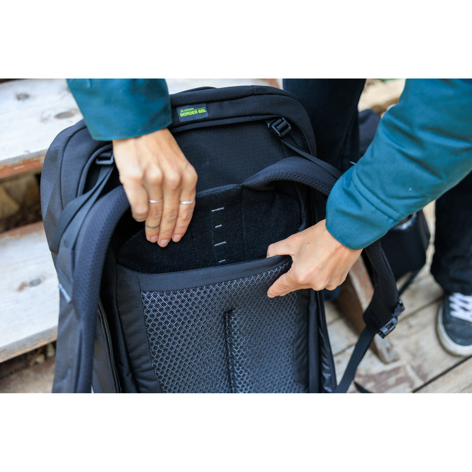 BORDER 50+15 - BLACK LICHEN