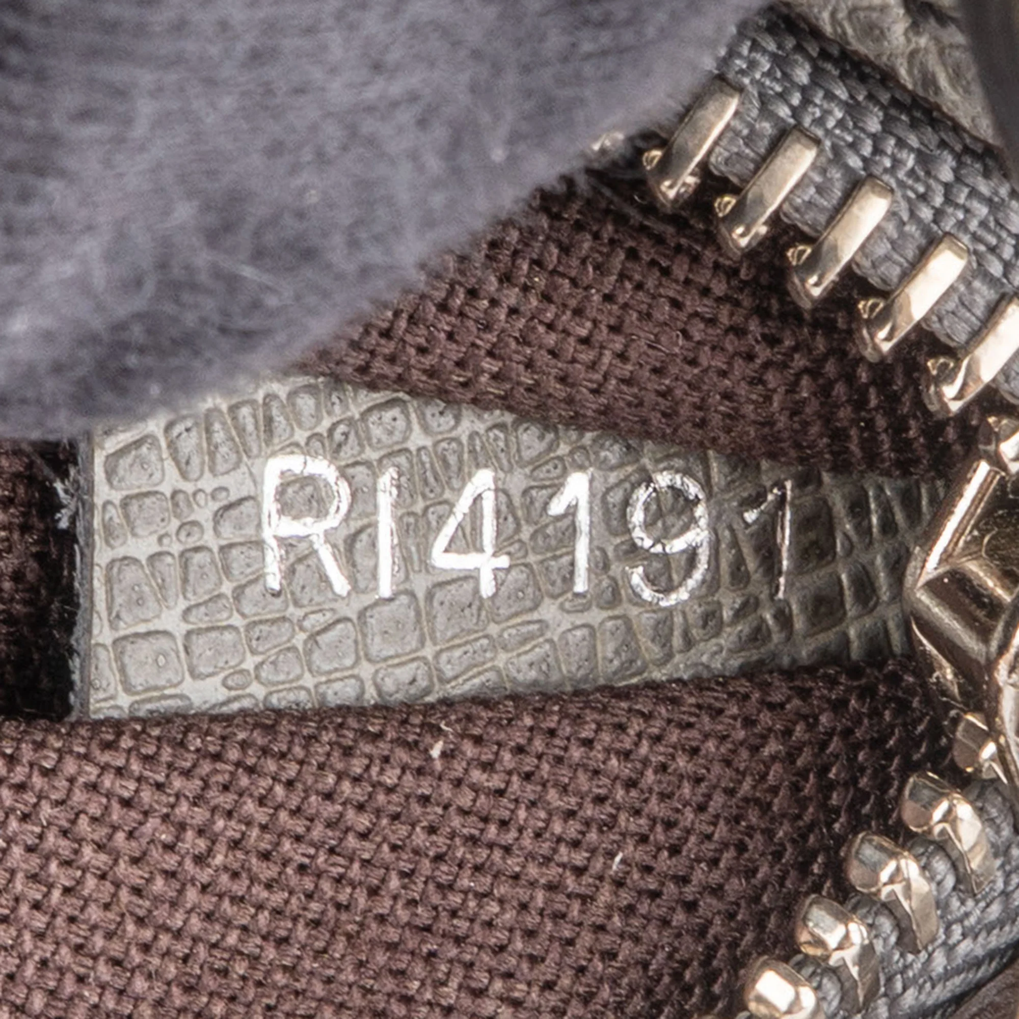 Louis Vuitton Taiga Leather Vassili PM Business Handbag