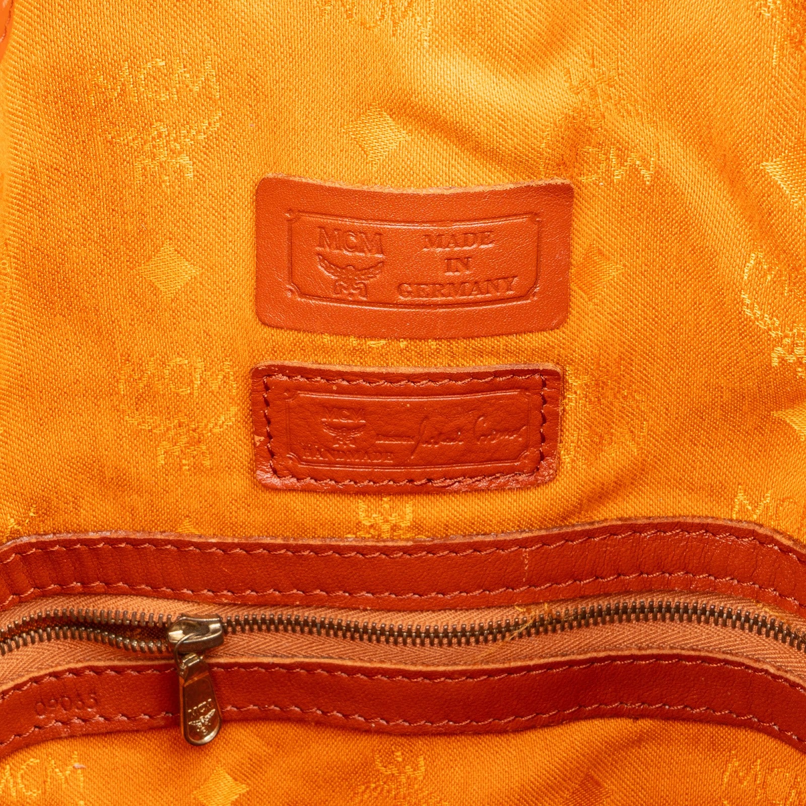 Sac à bandoulière type « bucket » MCM à cordon de serrage, motif Monogram Visetos