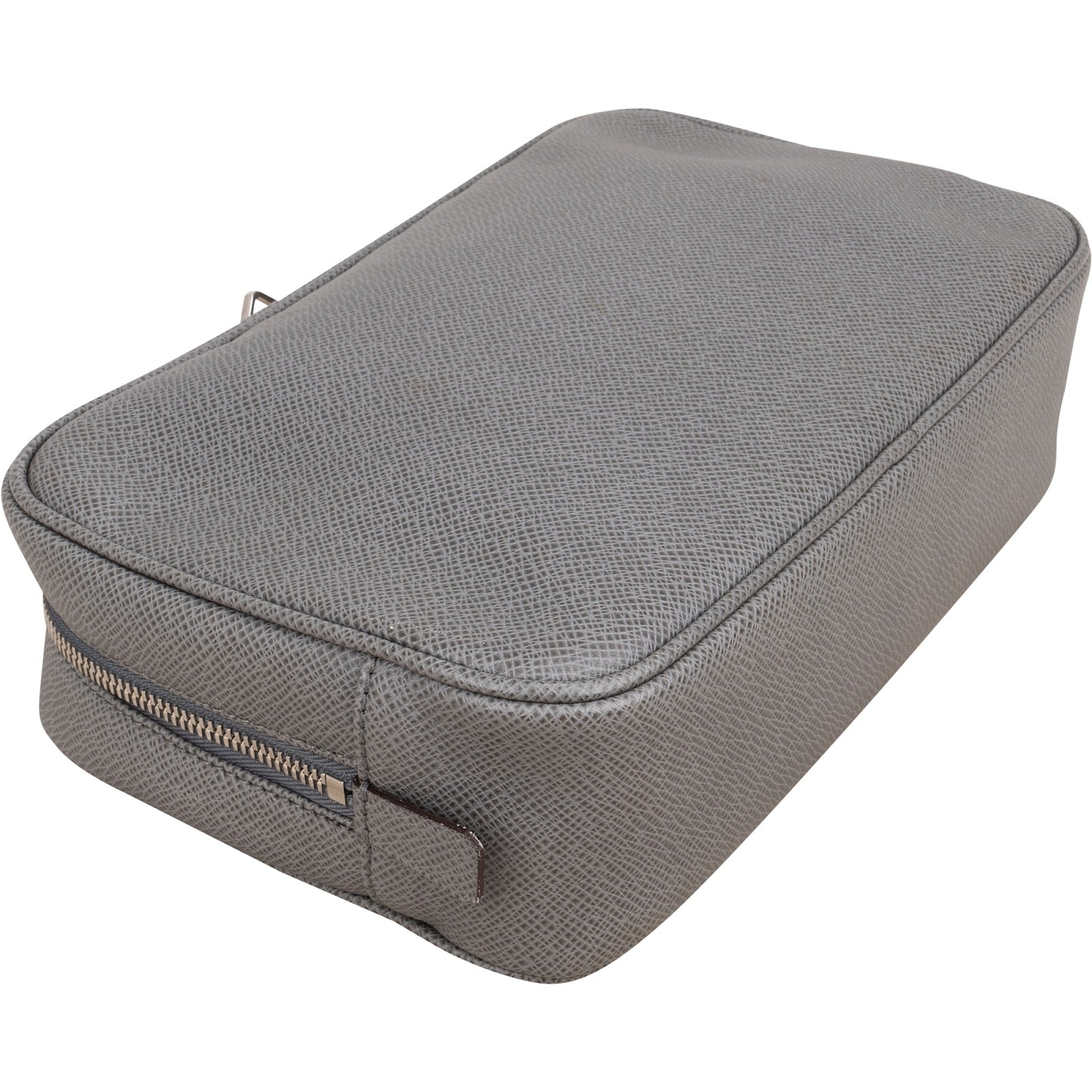 Louis Vuitton Taiga Leather Trousse toilettas
