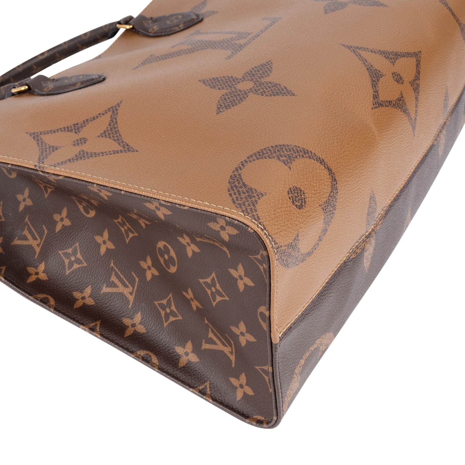 Louis Vuitton - Giant On The Go MM Shoulder Bag