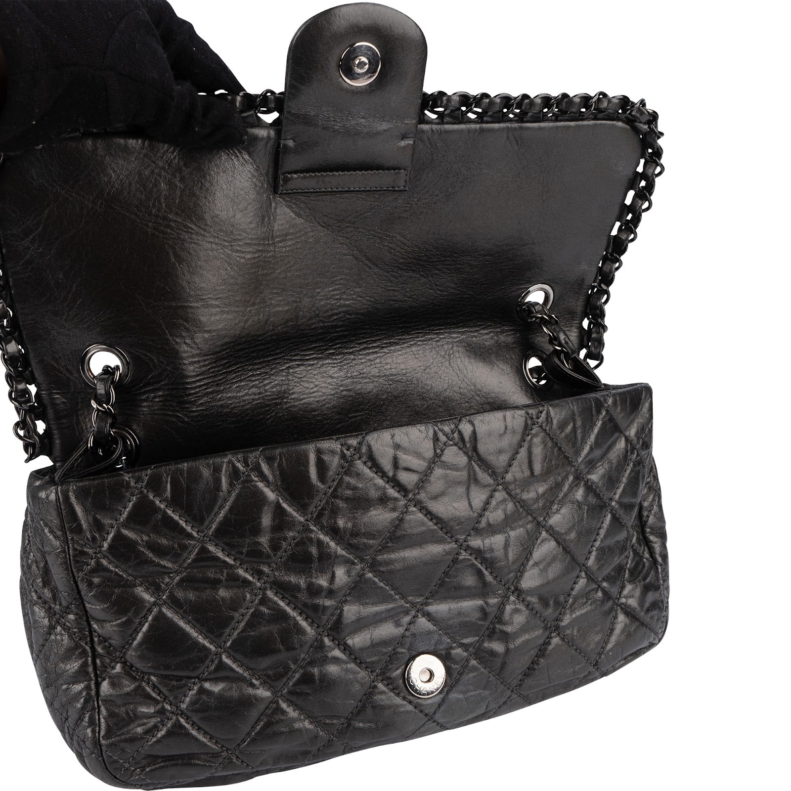 Sac à bandoulière Chanel « Chain Me East West » à rabat unique, en cuir de veau matelassé