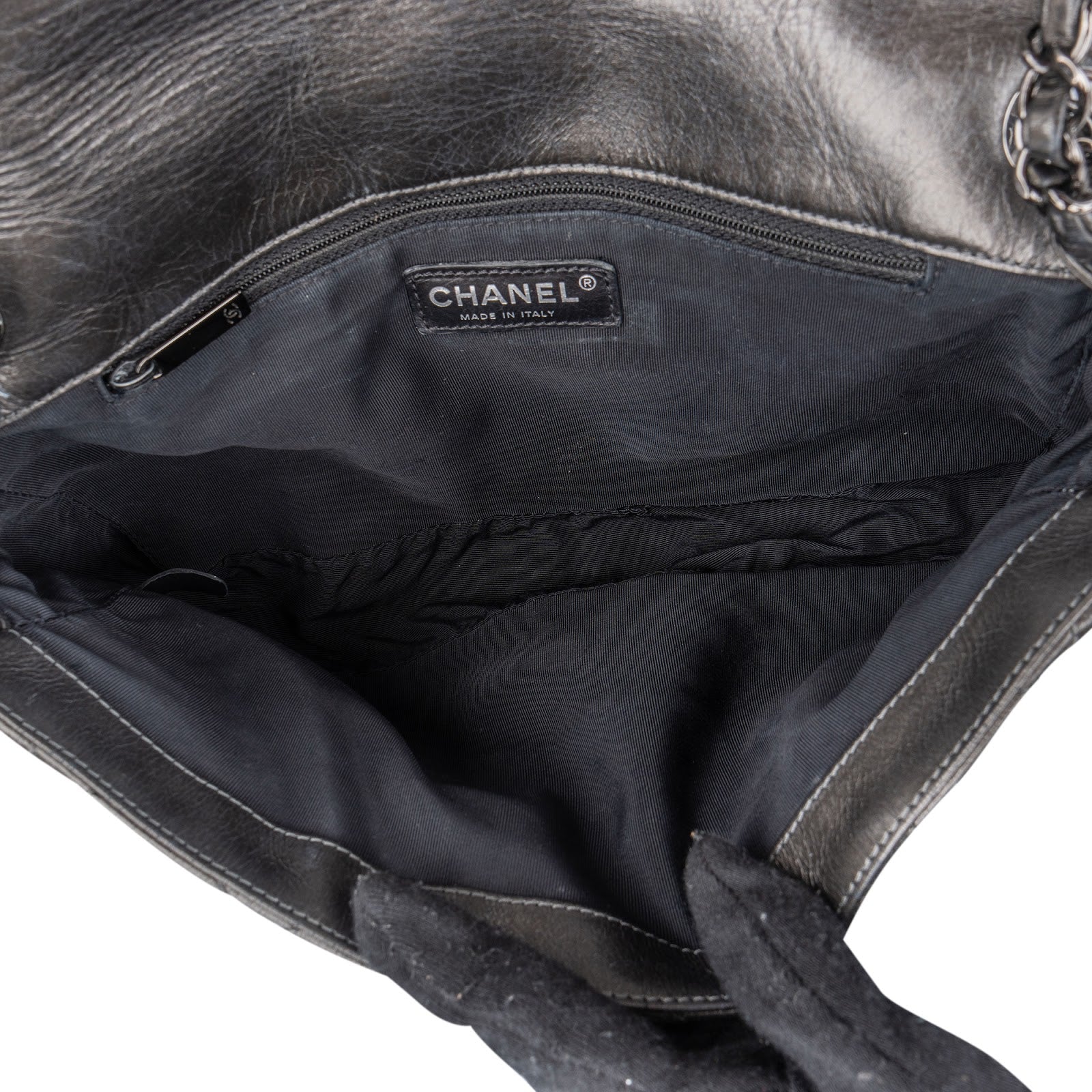 Sac à bandoulière Chanel « Chain Me East West » à rabat unique, en cuir de veau matelassé