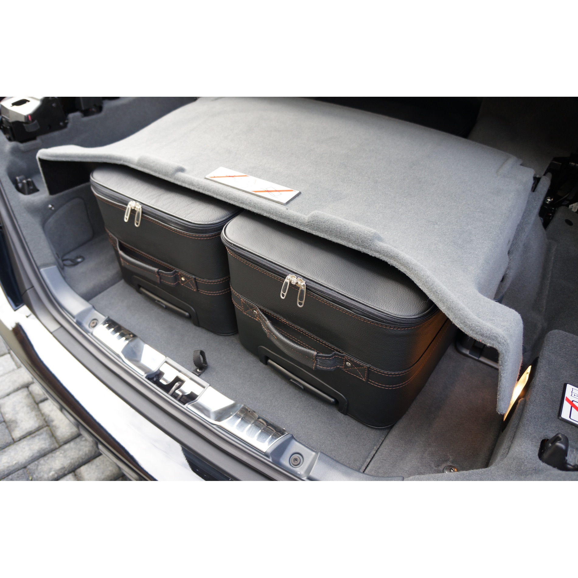 Lot de 3 valises, dont 2 à roulettes « Ferrari California », pour le coffre