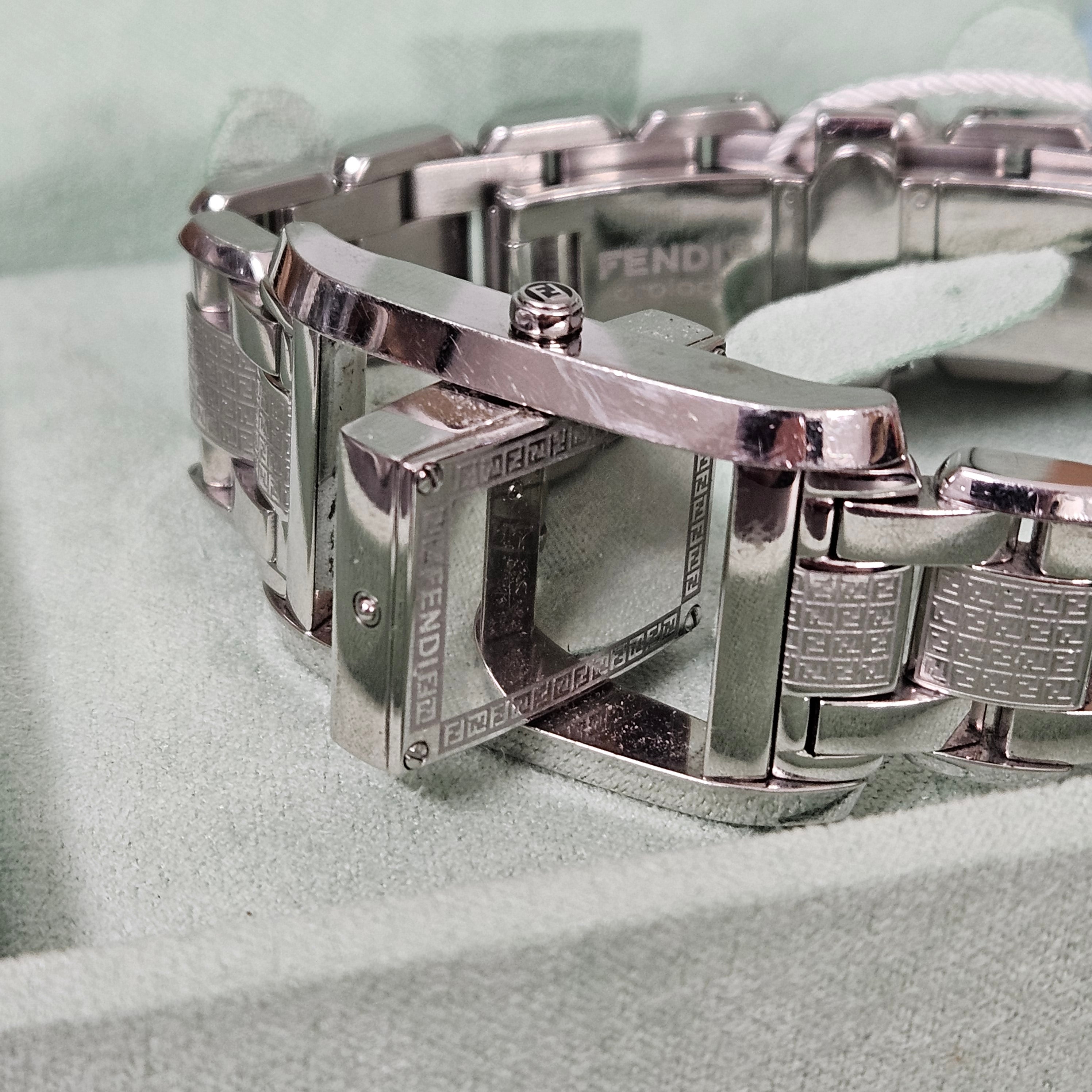 Fendi Silver Tone Classico Emblem FF Monogram 7600L Damenuhr