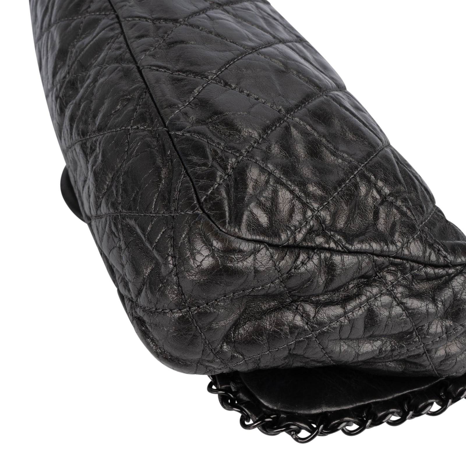 Sac à bandoulière Chanel « Chain Me East West » à rabat unique, en cuir de veau matelassé