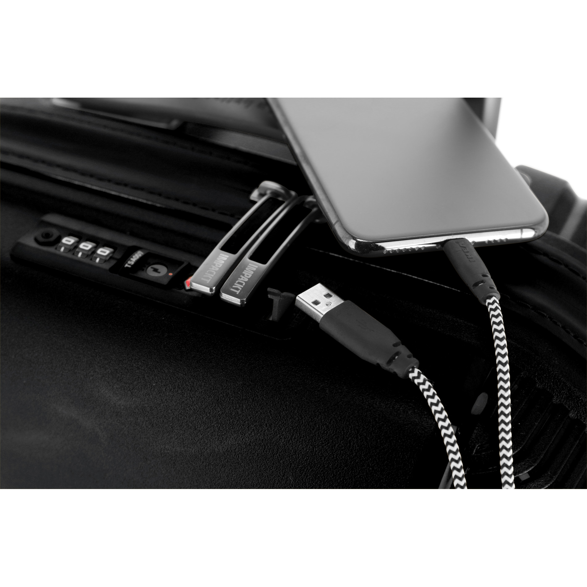 IP1 Kabinengepäck Trolley S mit USB Port - Lava black