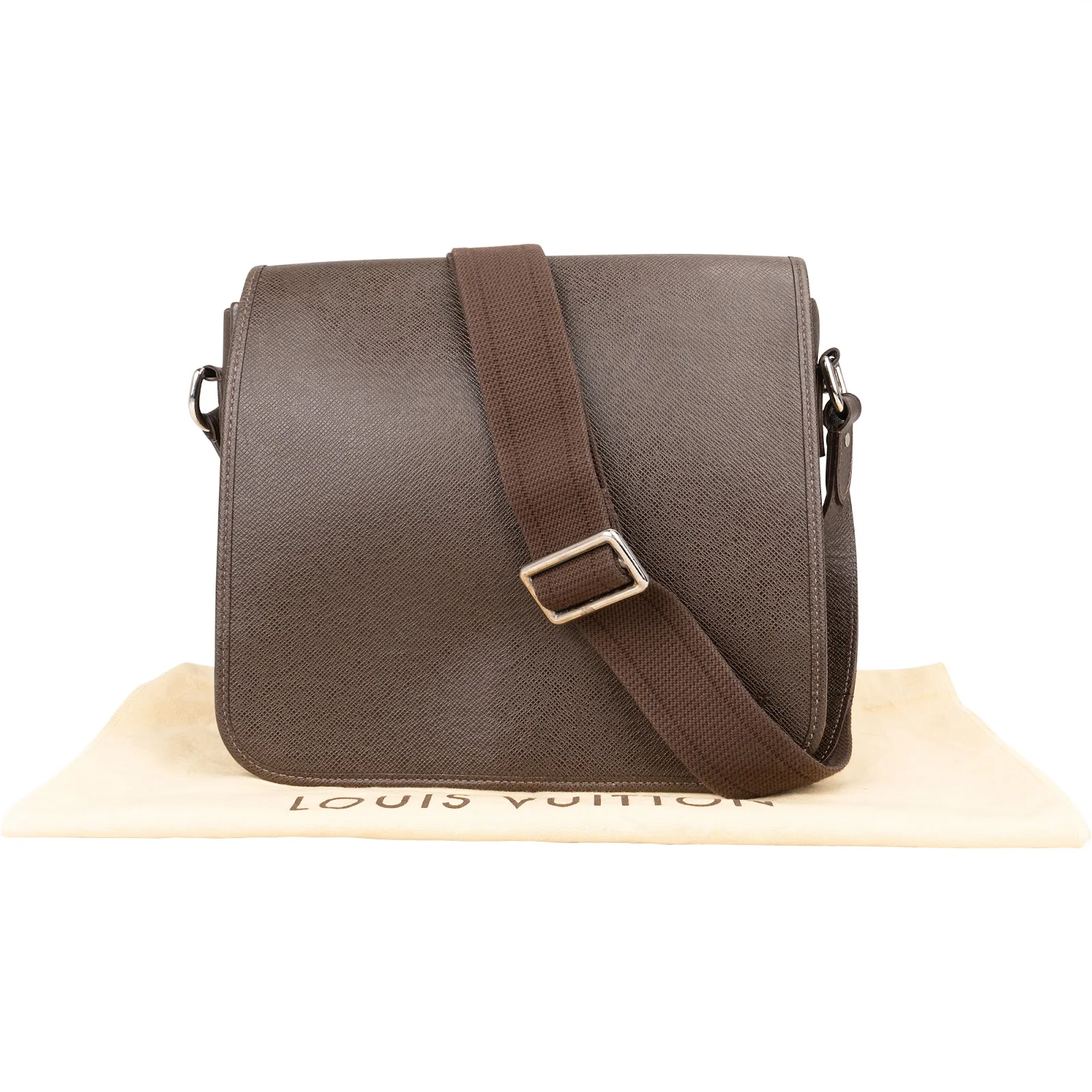 Louis Vuitton Taiga Leather Roman MM Messenger Crossbody Bag