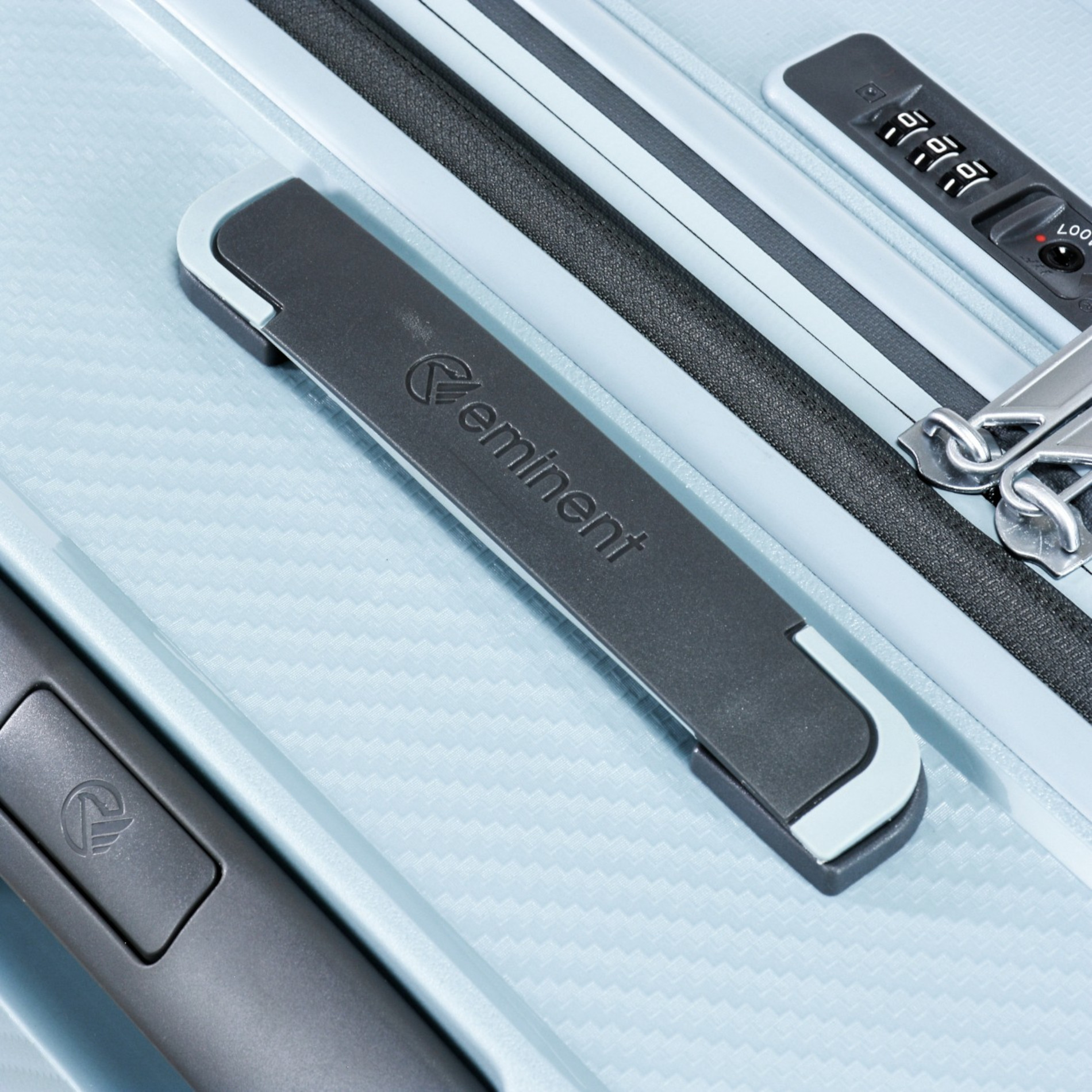 AEGIS Trolley M (67 cm) erweiterbar - hellblau