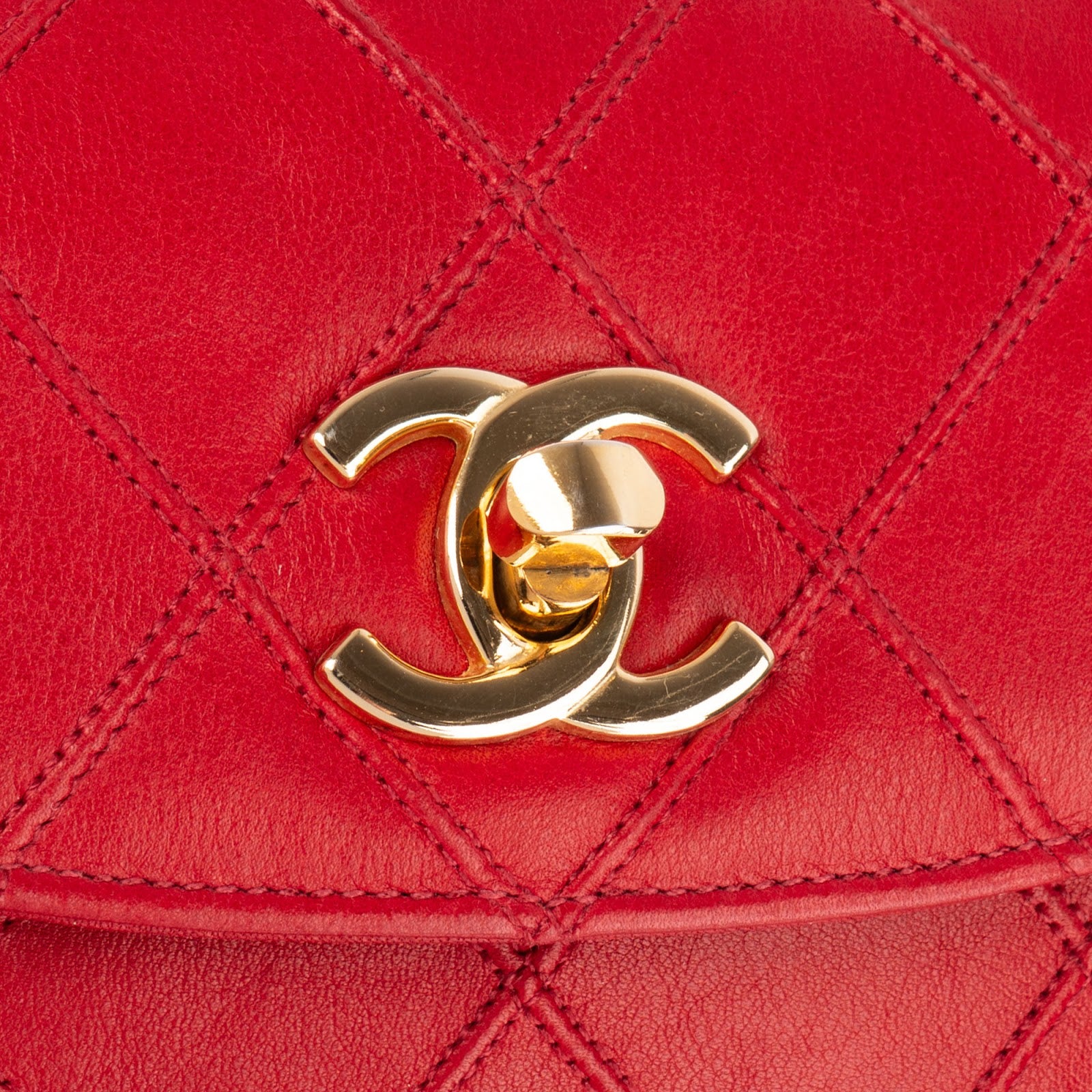 Chanel – torebka crossbody w stylu vintage z paskiem CC