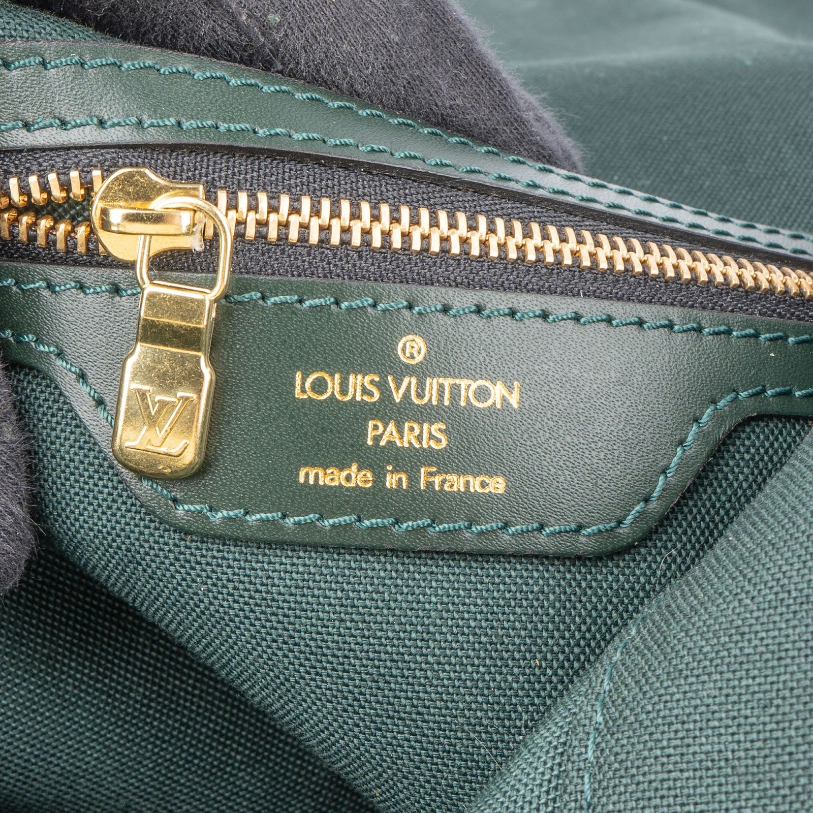 Louis Vuitton Green Taiga Leather Dersou Messenger Crossbody Bag