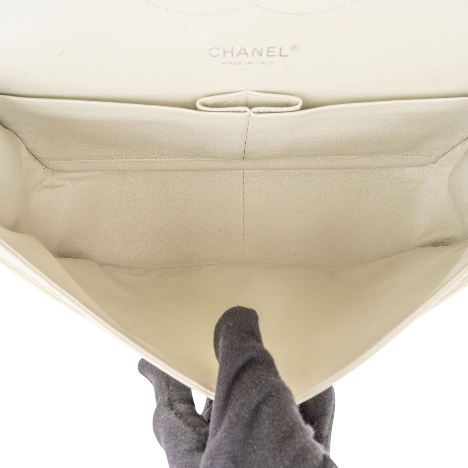 Chanel – Jumbo Double Flap Shoulder Bag