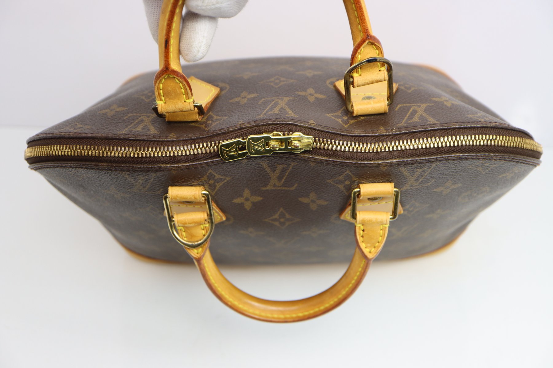 Louis Vuitton Canvas Monogram Alma Handbag