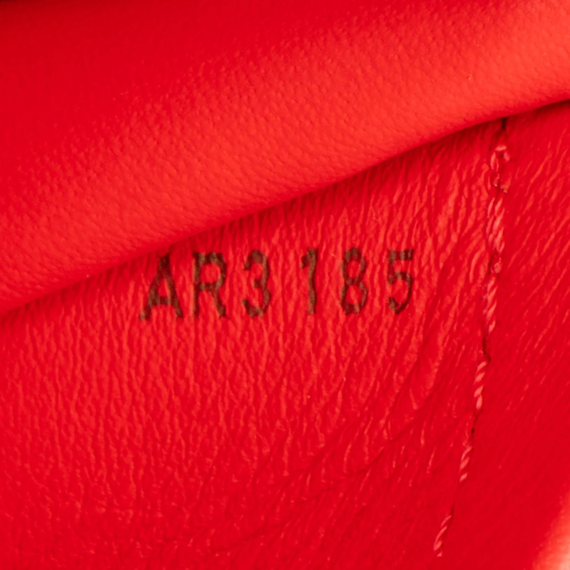 Louis Vuitton Black Leather Lining Capucines MM Handbag