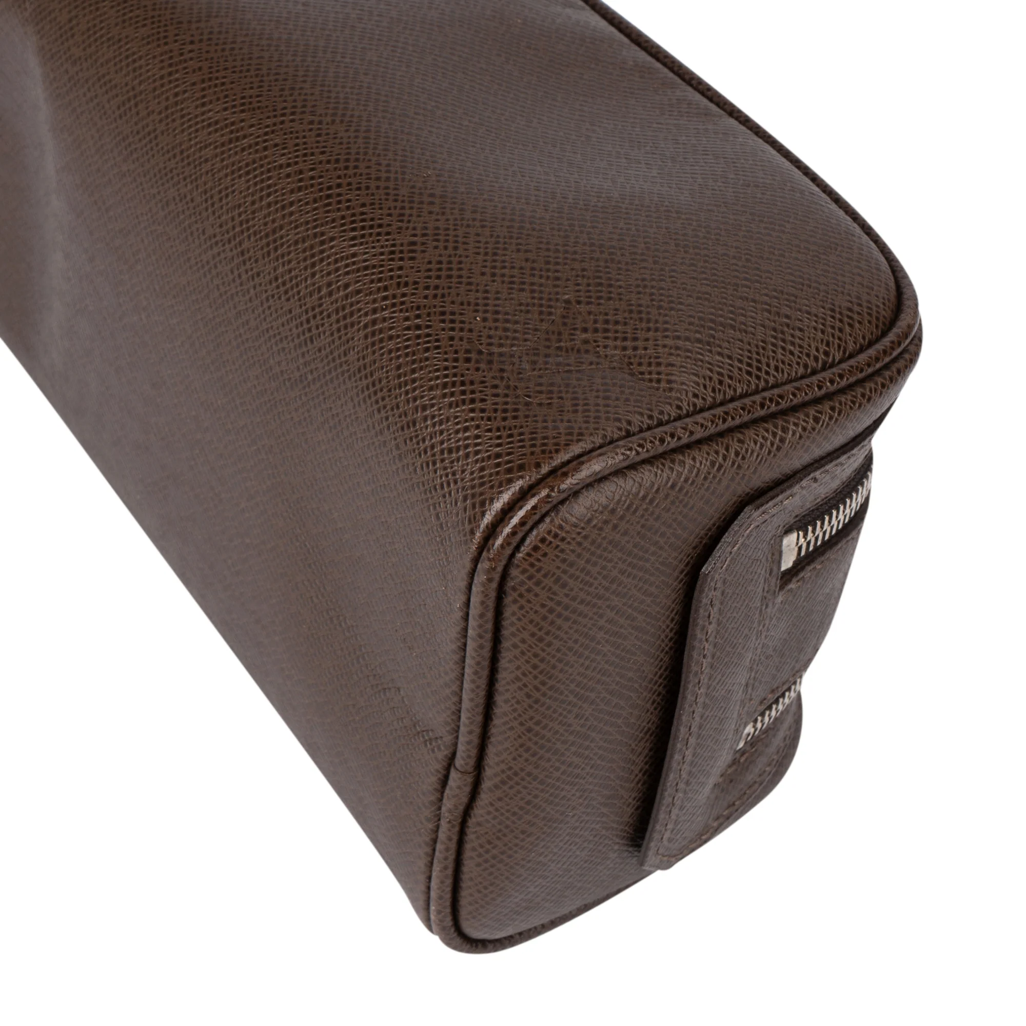 Louis Vuitton Brun Taiga Leather Kulturbeutel