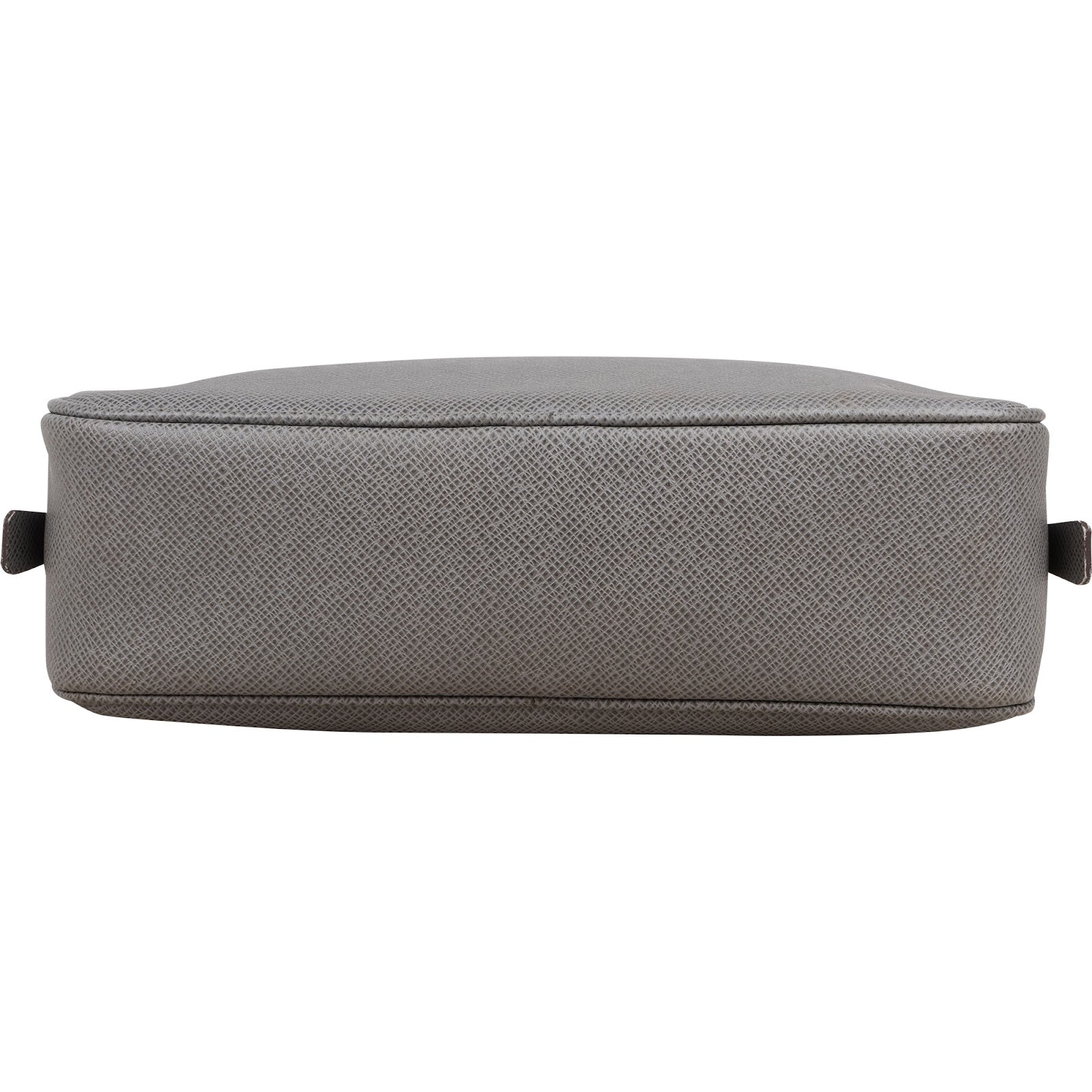 Louis Vuitton Taiga Leather Trousse toilettas