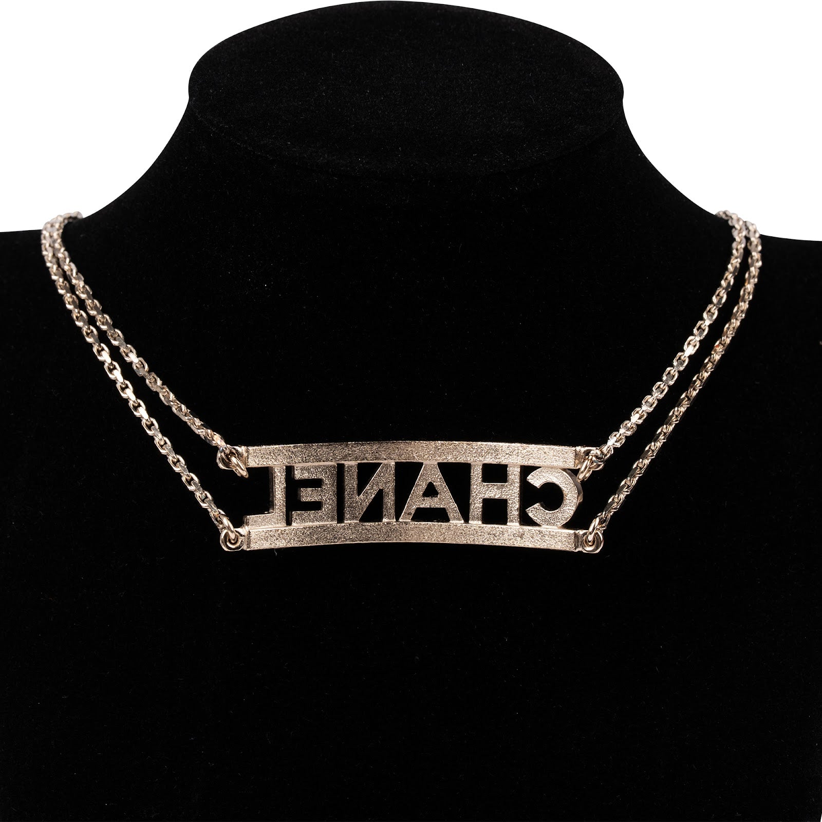 Chanel – Crystal Emblem Choker Necklace AB8049