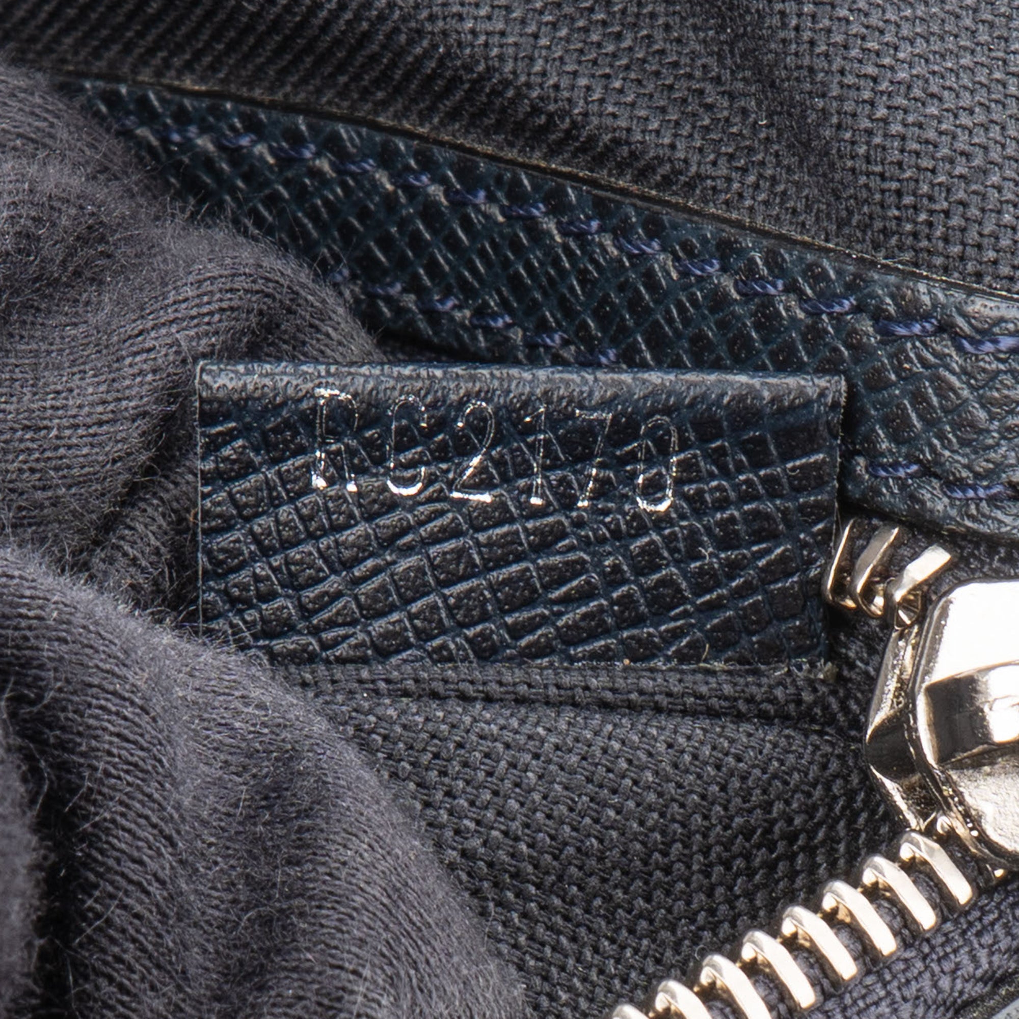 Sac d'affaires Vassili PM Louis Vuitton en cuir Taiga bleu