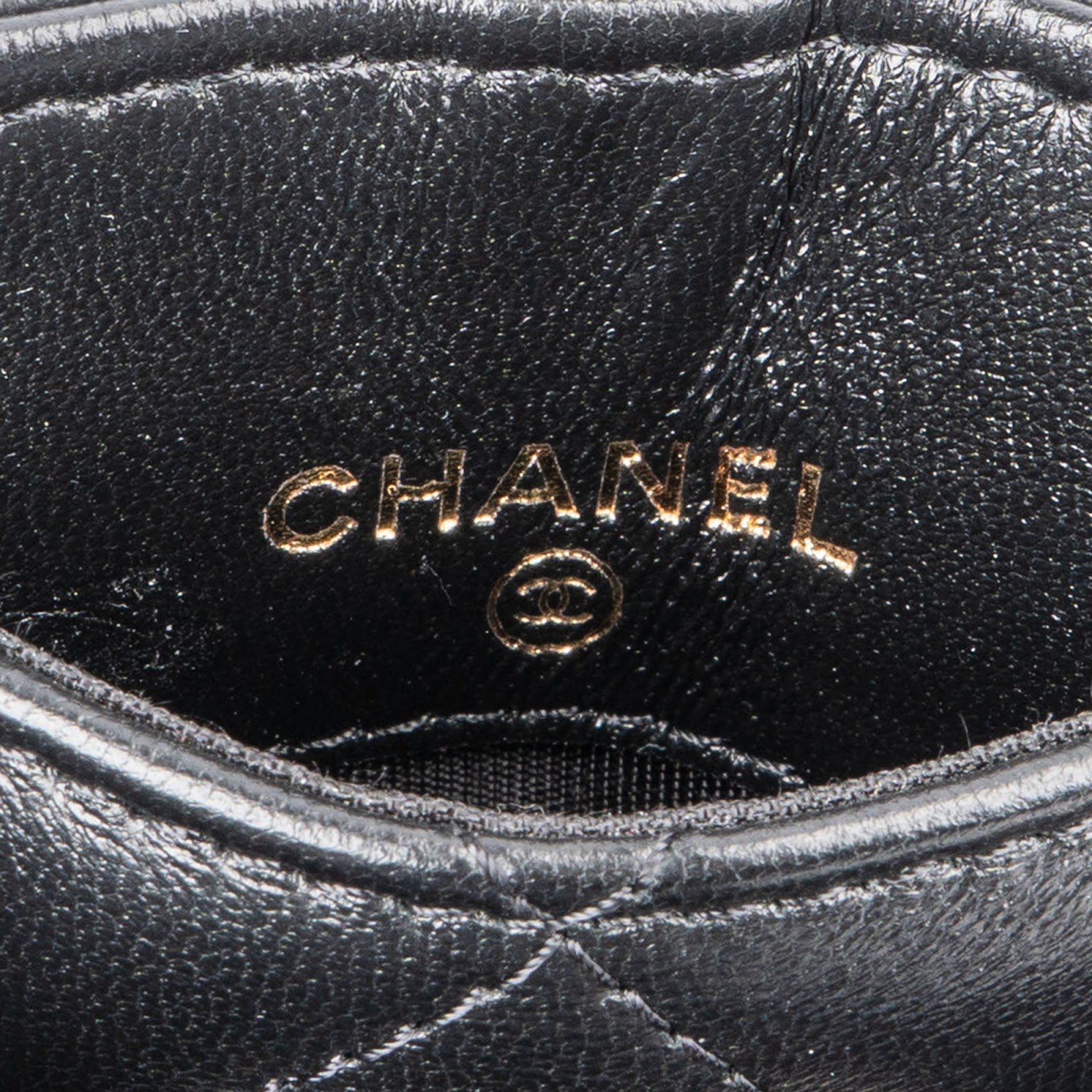 Chanel - Pearl Bracelet Multi Pouches  (Cardholder, Coins & AirPods)