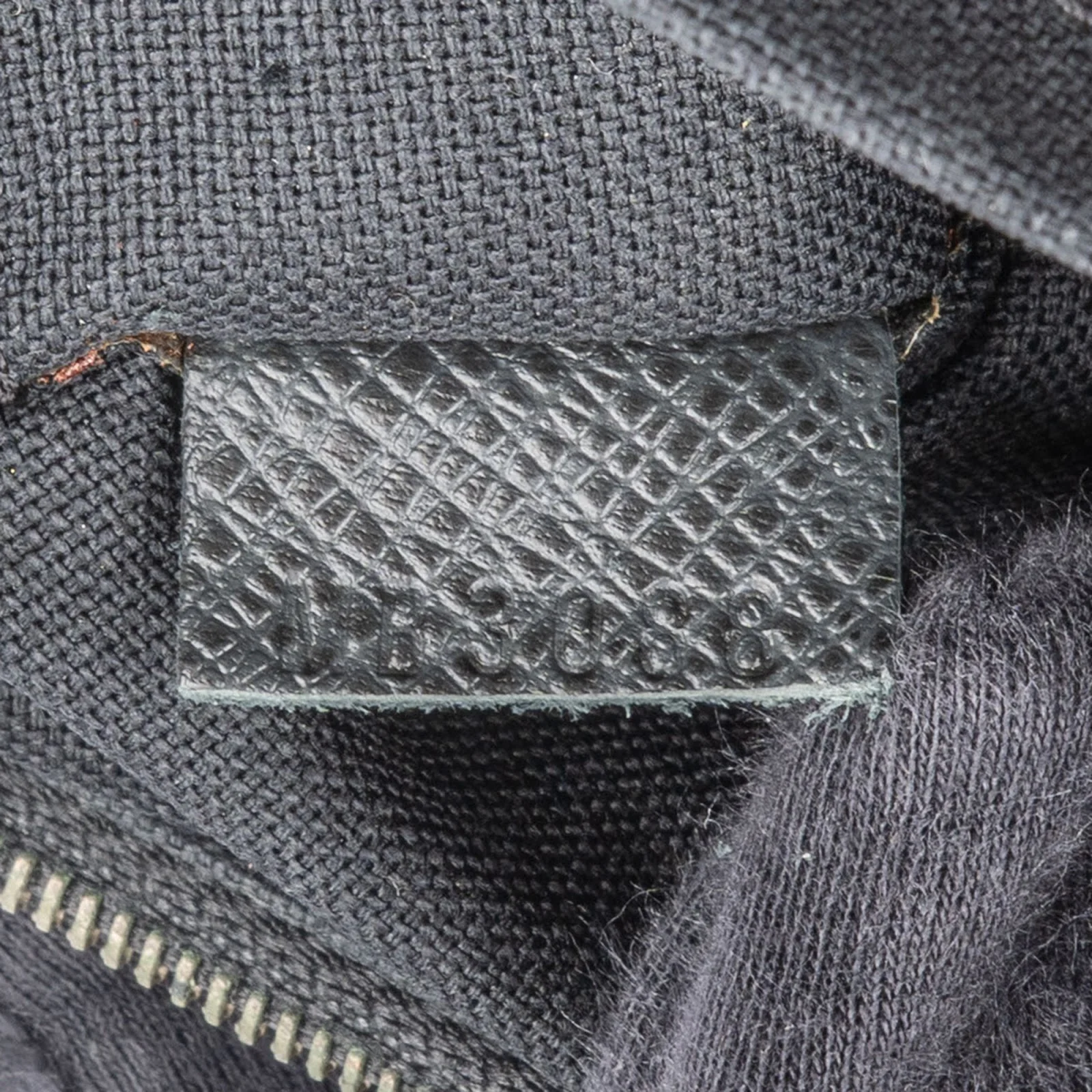 Louis Vuitton Noir Taiga Leather Alexei Anton Business Tasche