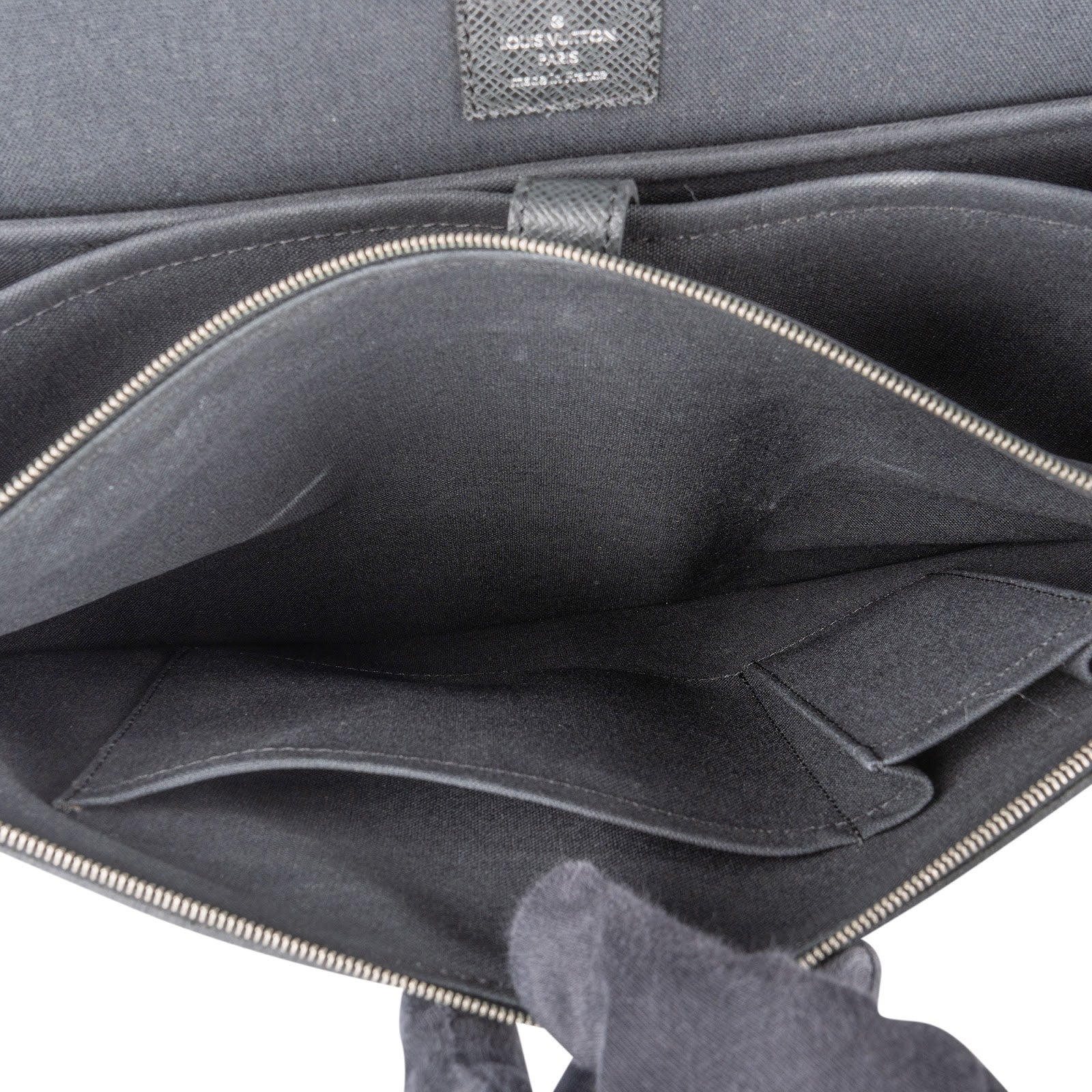 Louis Vuitton Noir Taiga Leather Alexei Anton Business Tasche