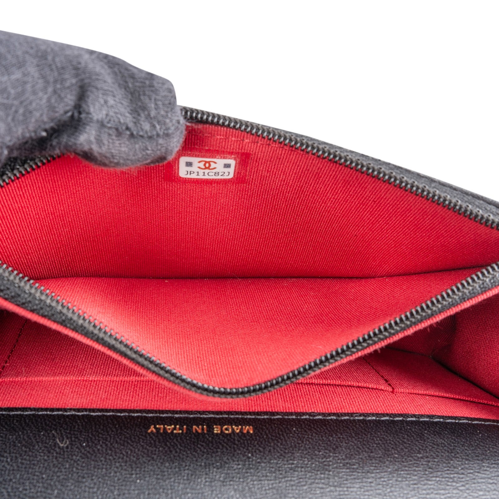 Chanel – 19 Wallet on Chain (WOC)