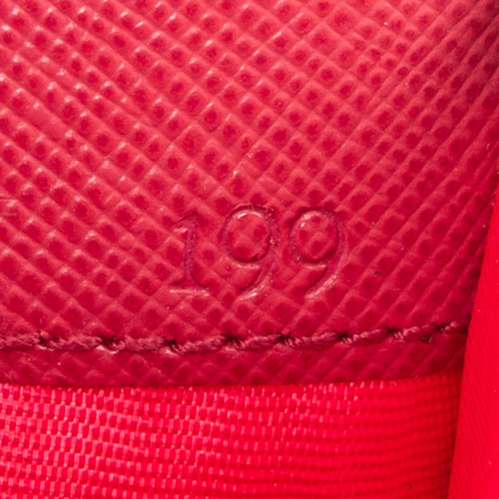 Prada - rotes Kartenetui