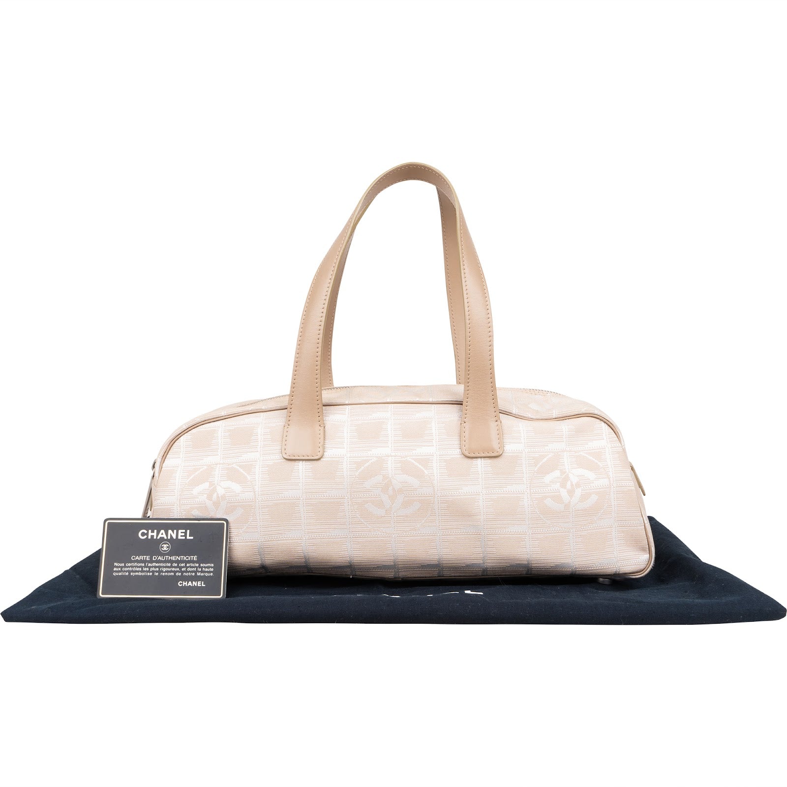 Torebka Chanel z linii Travel Line z motywem Monogram