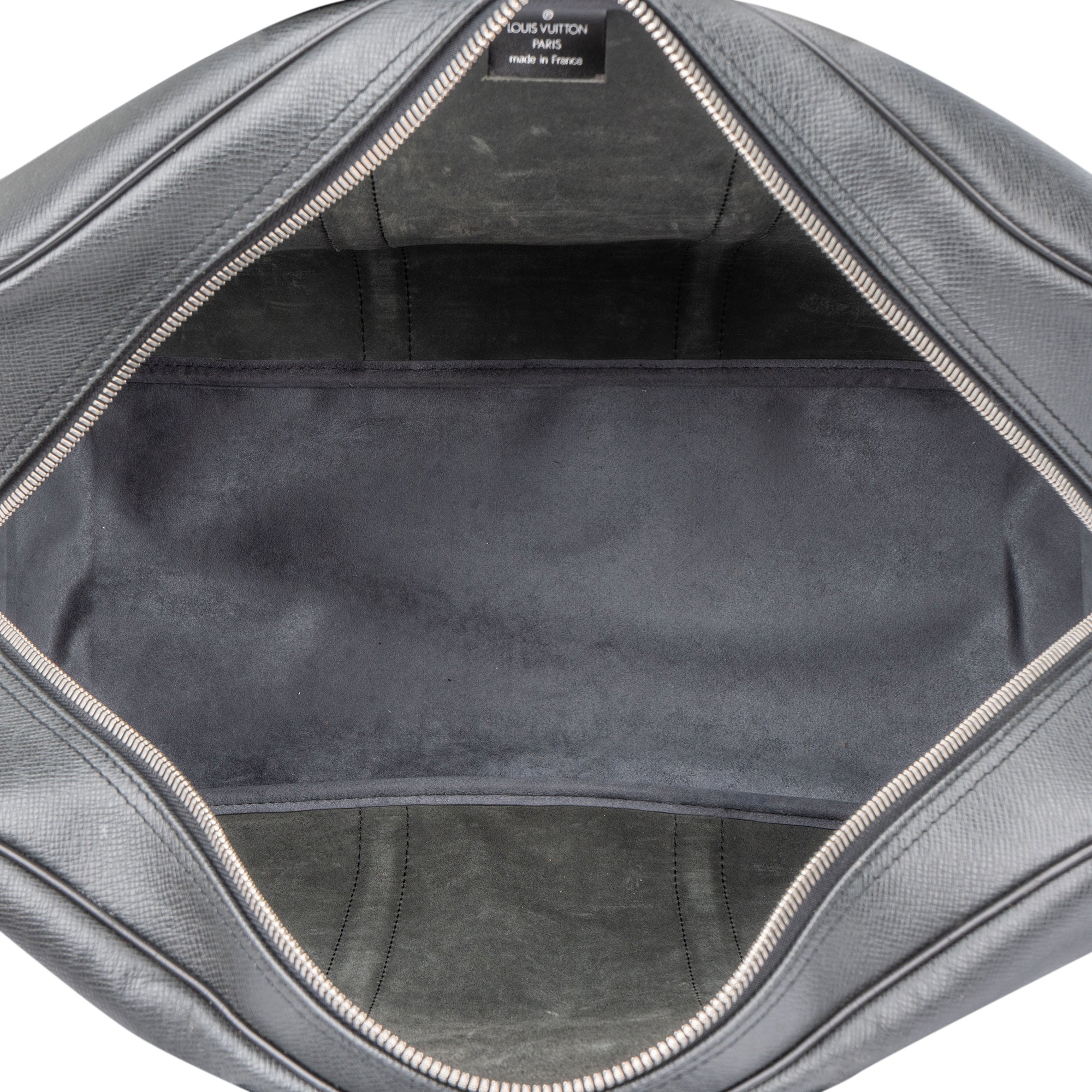 Louis Vuitton Noir Taiga Leather Kendall PM Reisetasche