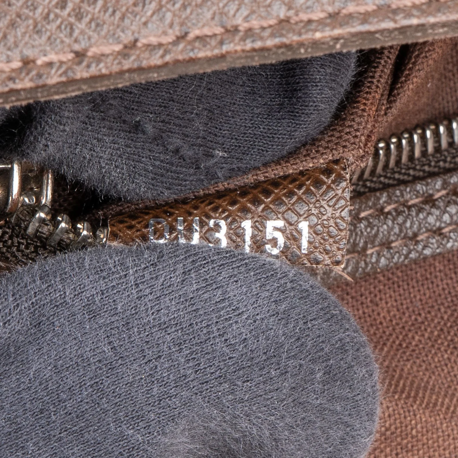 Louis Vuitton Taiga Leather Roman MM Messenger Crossbody Bag