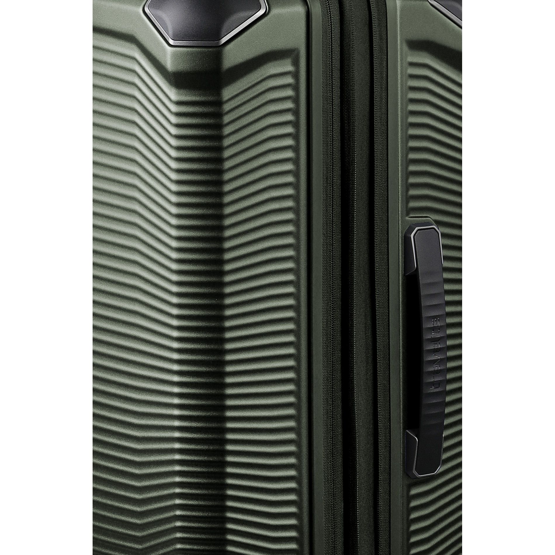 Walizka na kółkach MILLENNIUM M (67 cm) z możliwością powiększenia – Pine Green