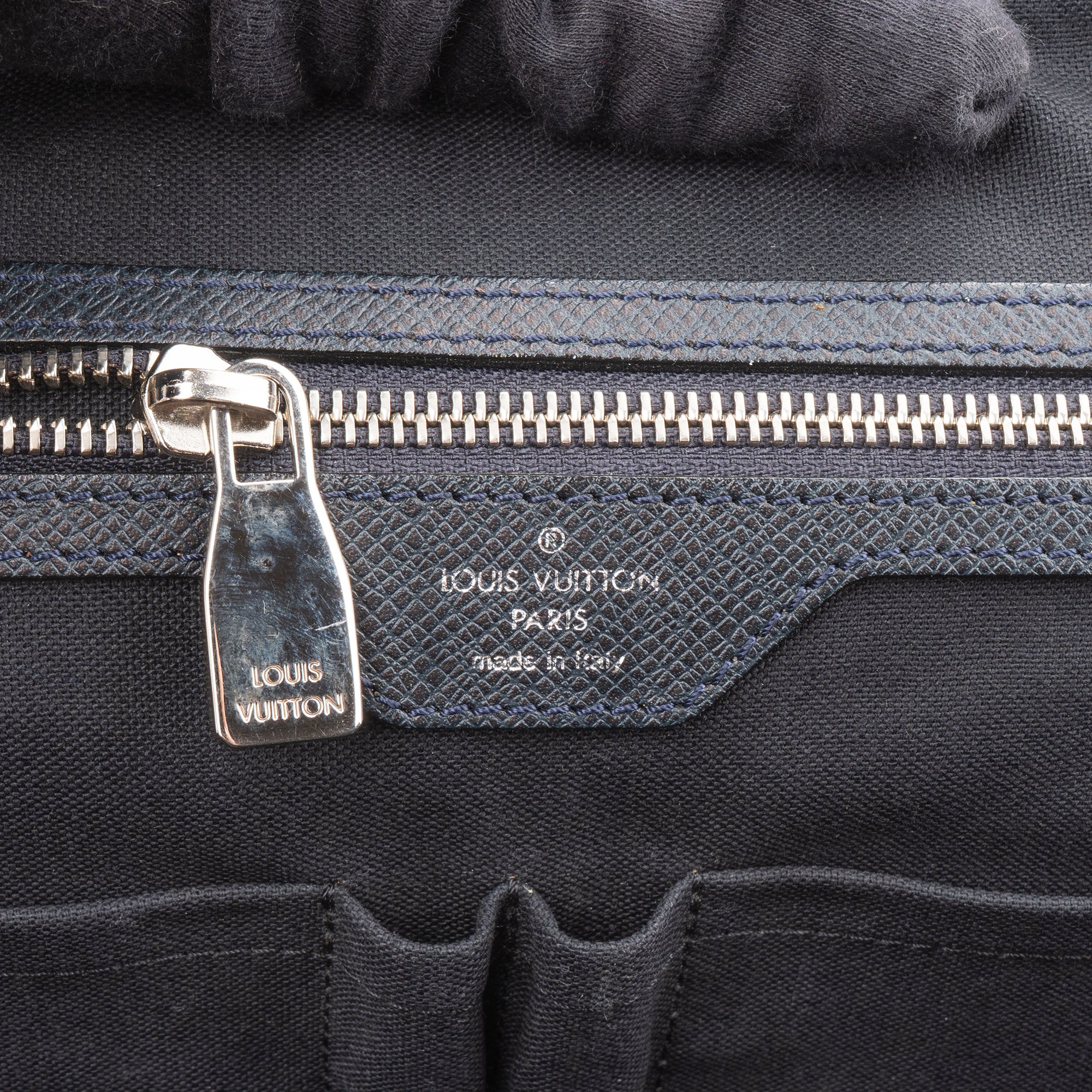 Sac d'affaires Vassili PM Louis Vuitton en cuir Taiga bleu