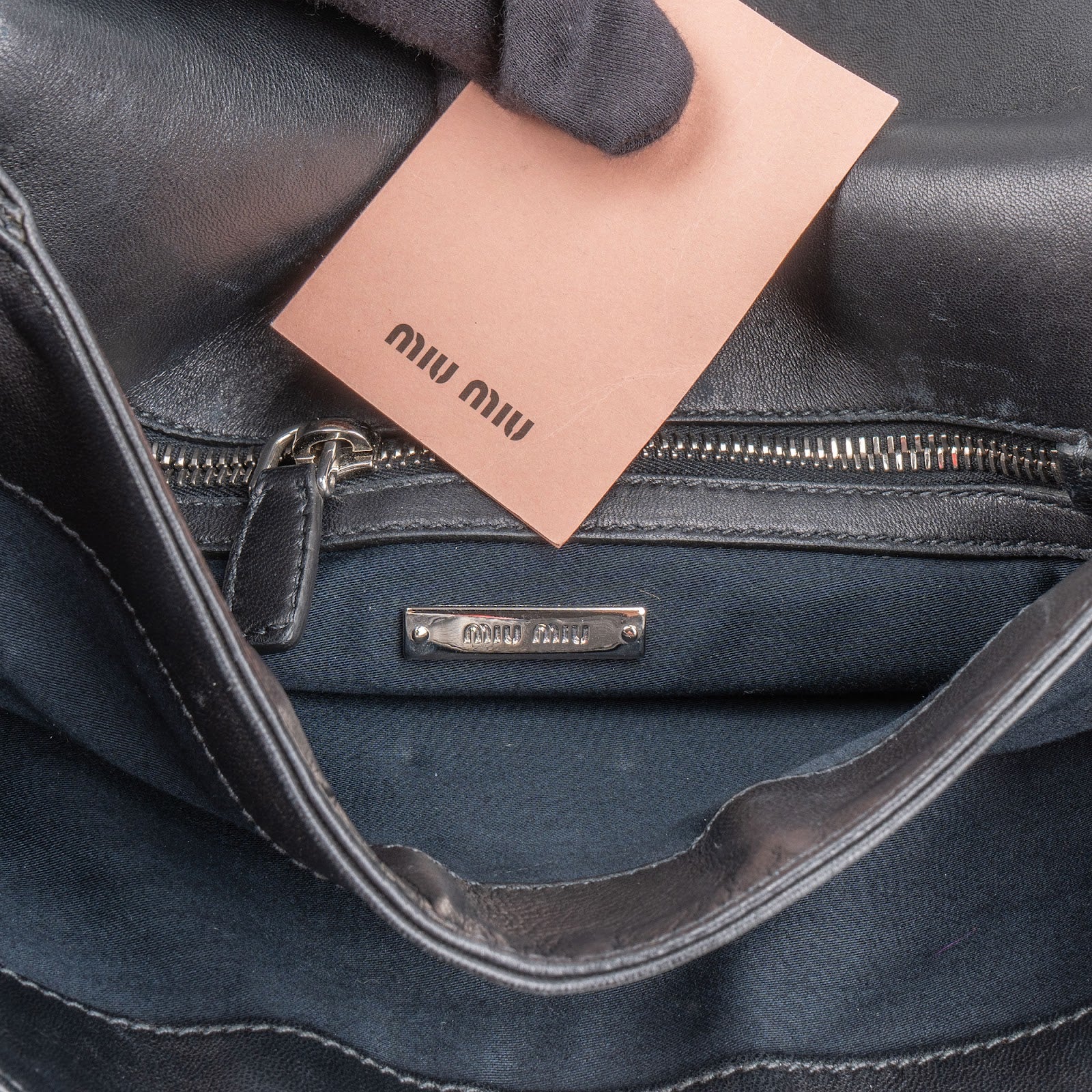 Sac à bandoulière Miu Miu en cuir nappa matelassé avec fermoir « Turnlock »