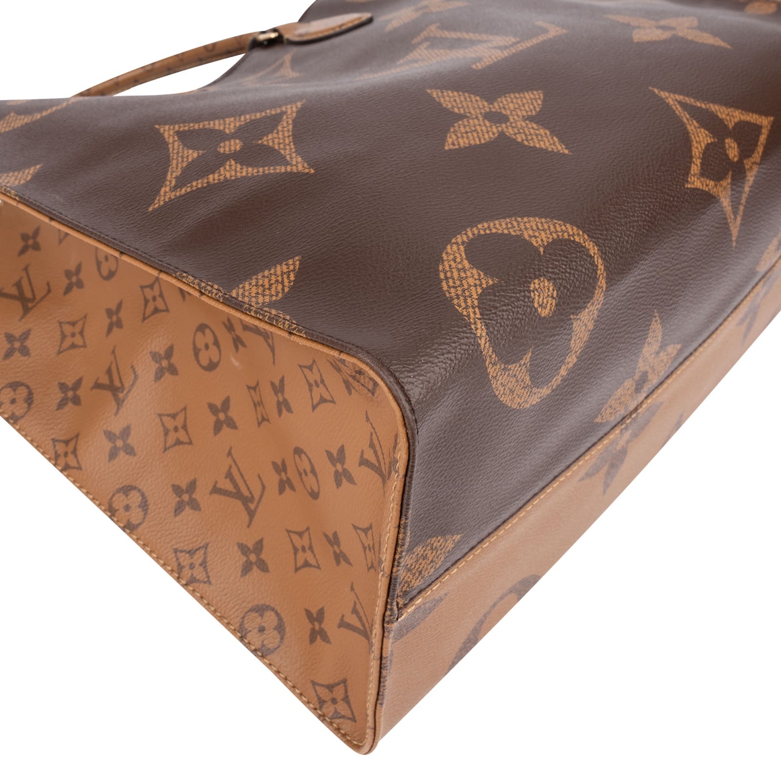 Louis Vuitton – OnTheGo GM Shoulder Bag