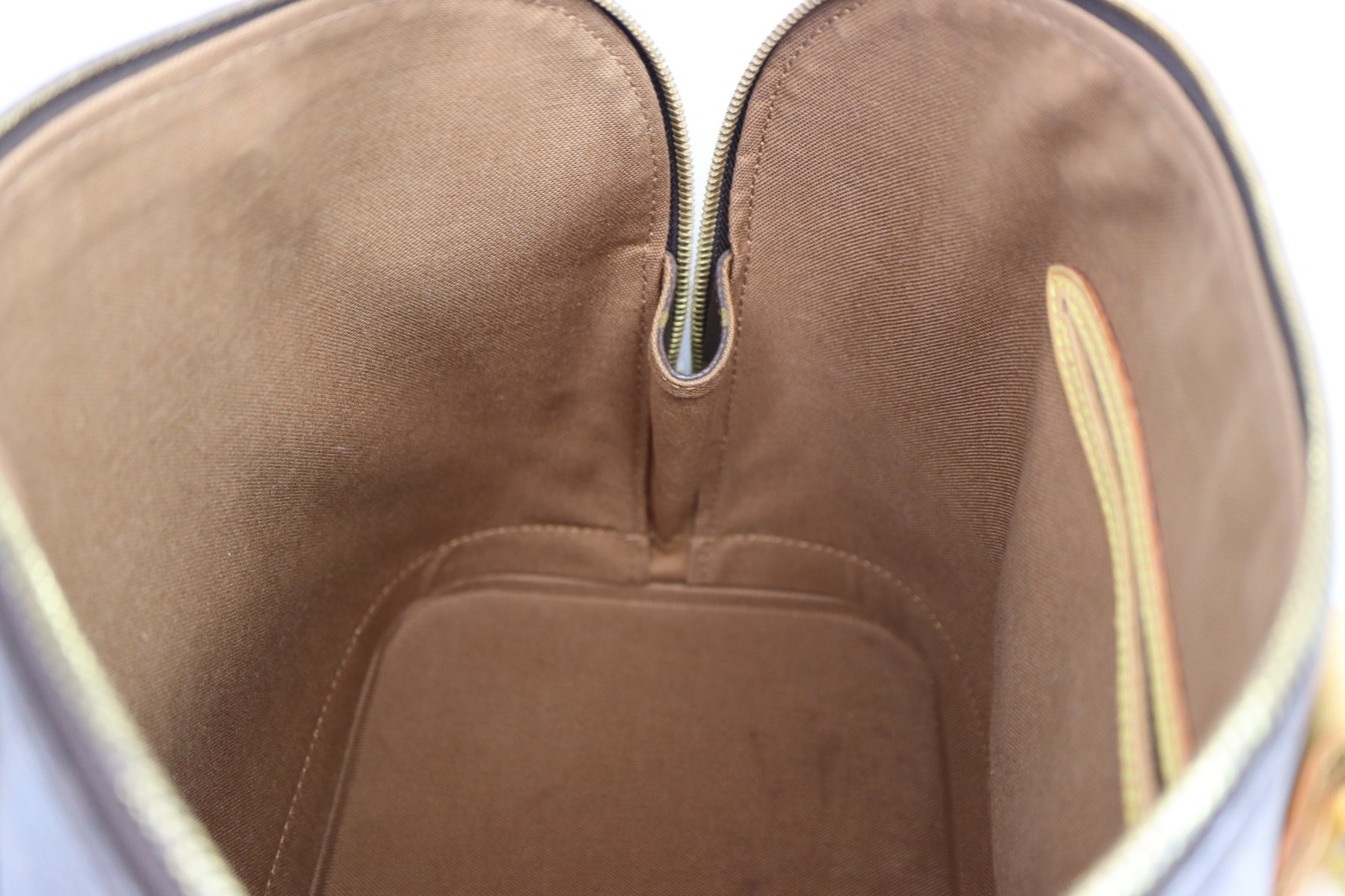 Louis Vuitton Canvas Monogram Alma Handbag