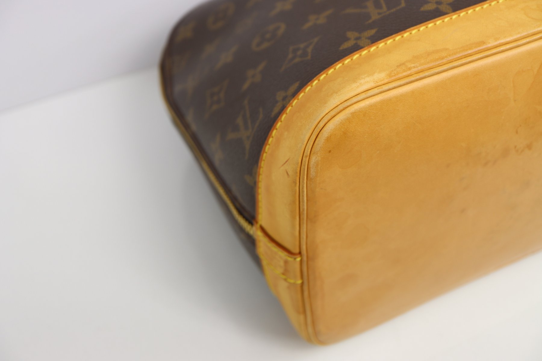 Louis Vuitton Canvas Monogram Alma Handbag