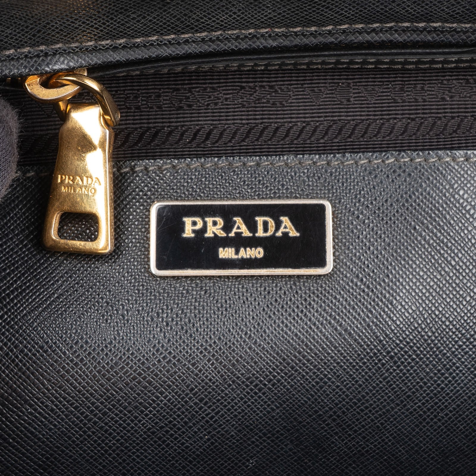 Prada- Saffiano Leather Galleria Handtasche