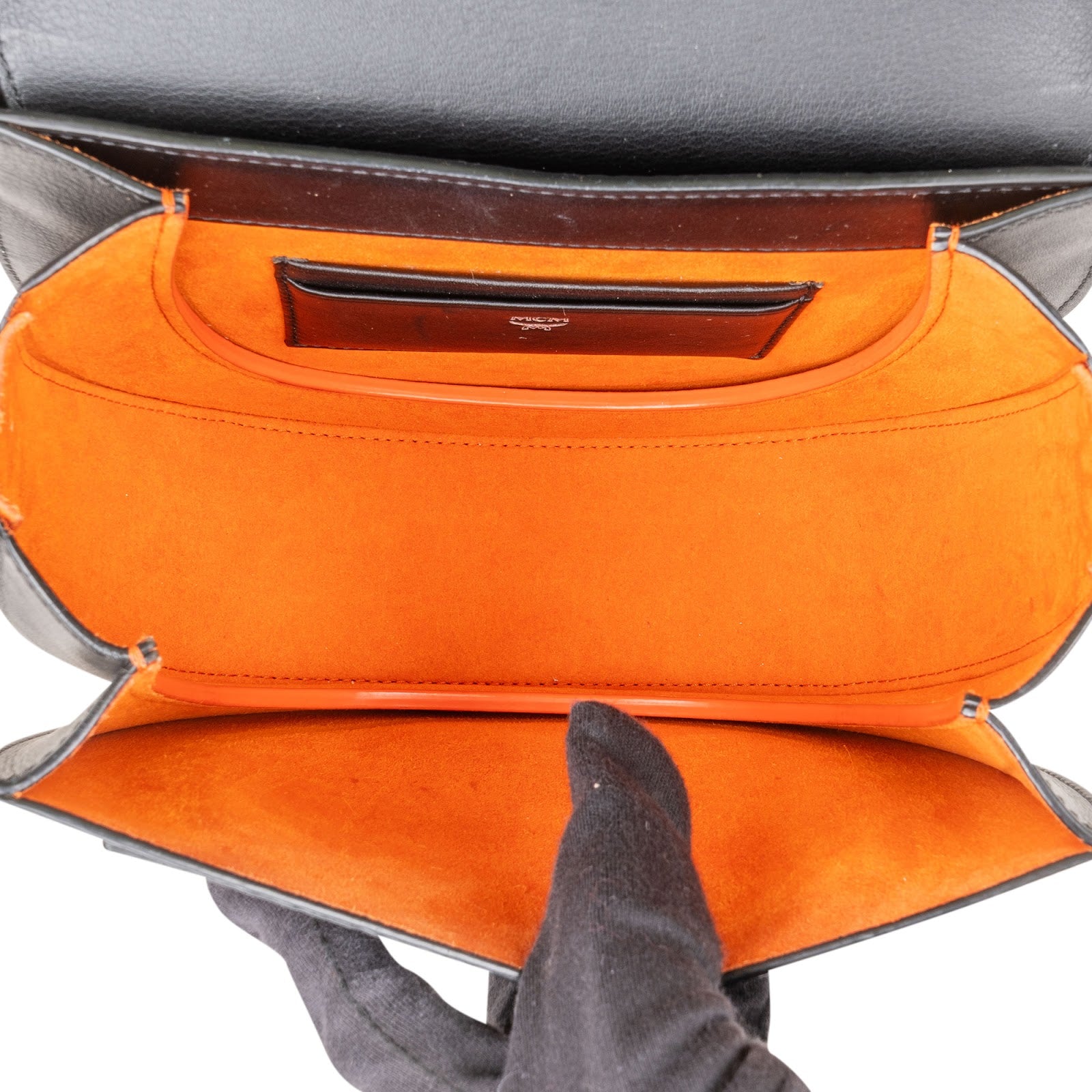 Sac à bandoulière MCM Visetos Monogram Patricia clouté, style « saddle »