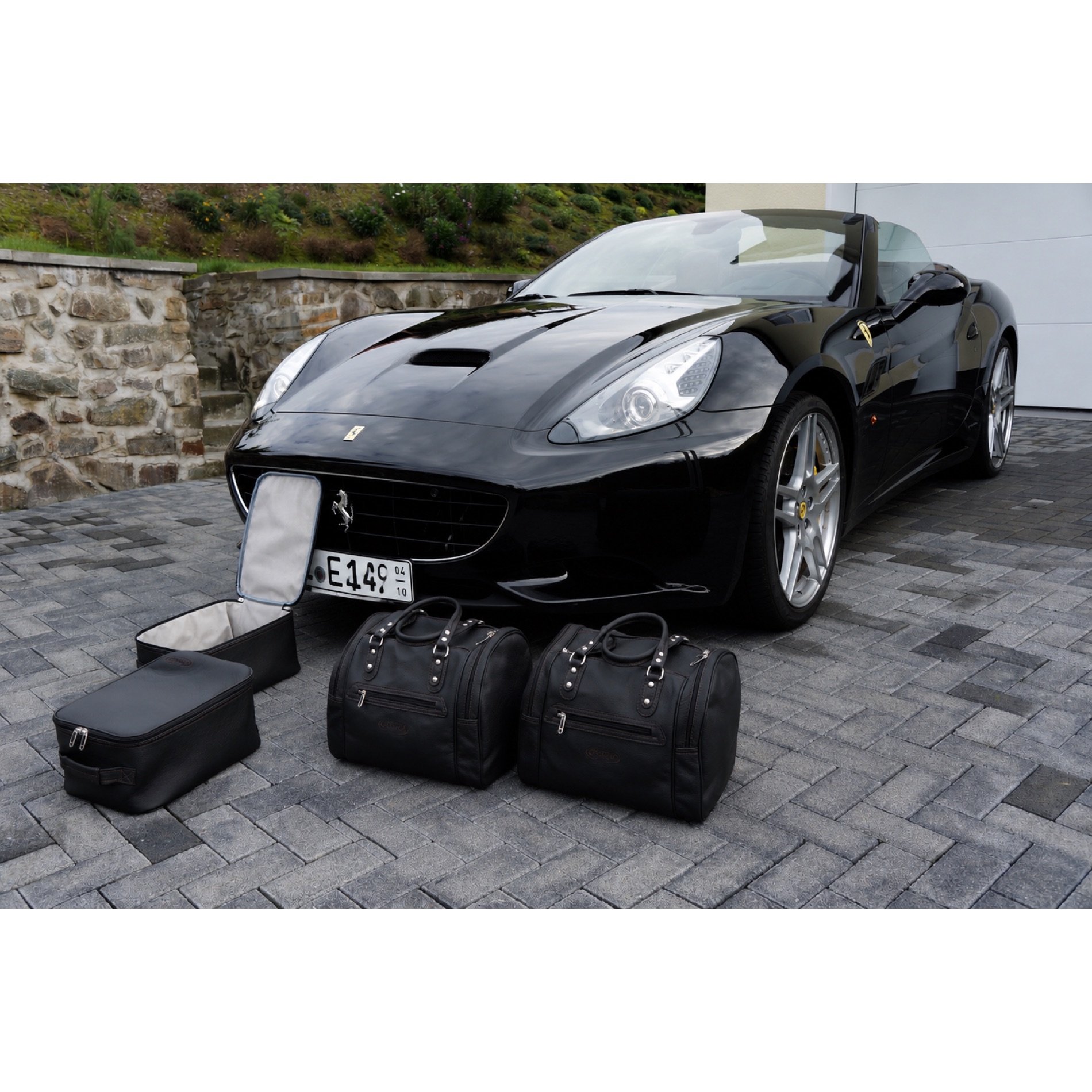 Ensemble de 4 valises avec 2 roulettes « Ferrari California » pour la banquette arrière, 219 litres